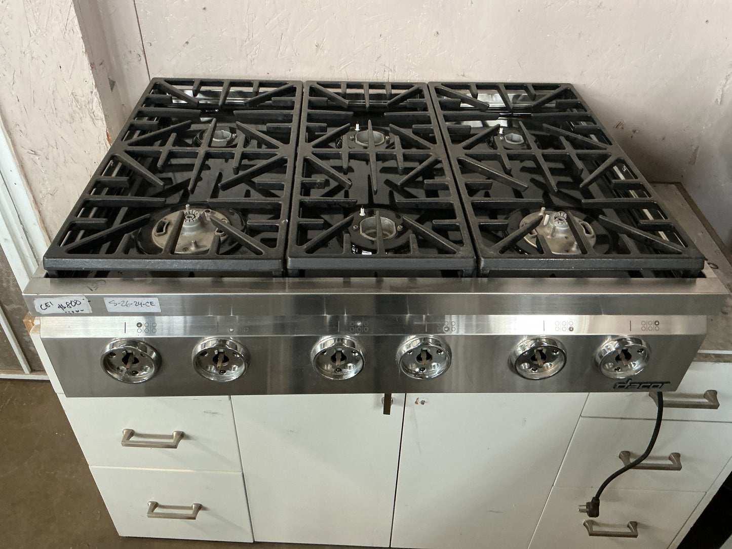 CE1 Dacor 6 Burner Gas Range