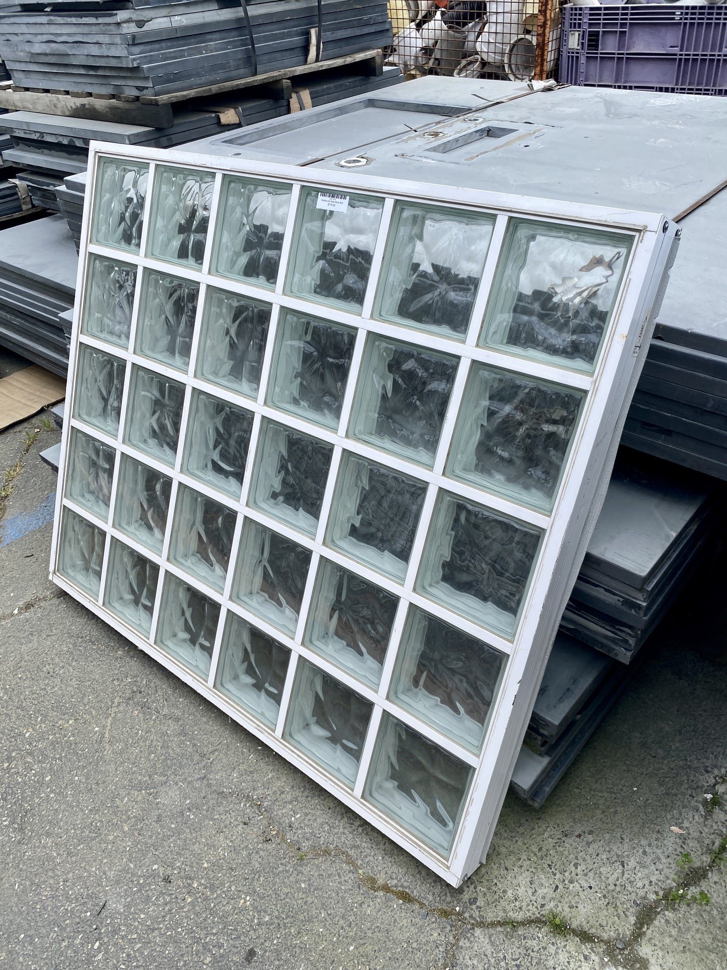 Window with Glass Bricks BV4