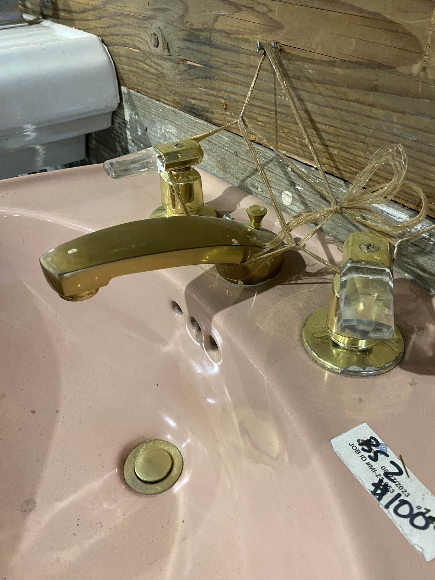 Vintage Pedestal Sink Pink BS2