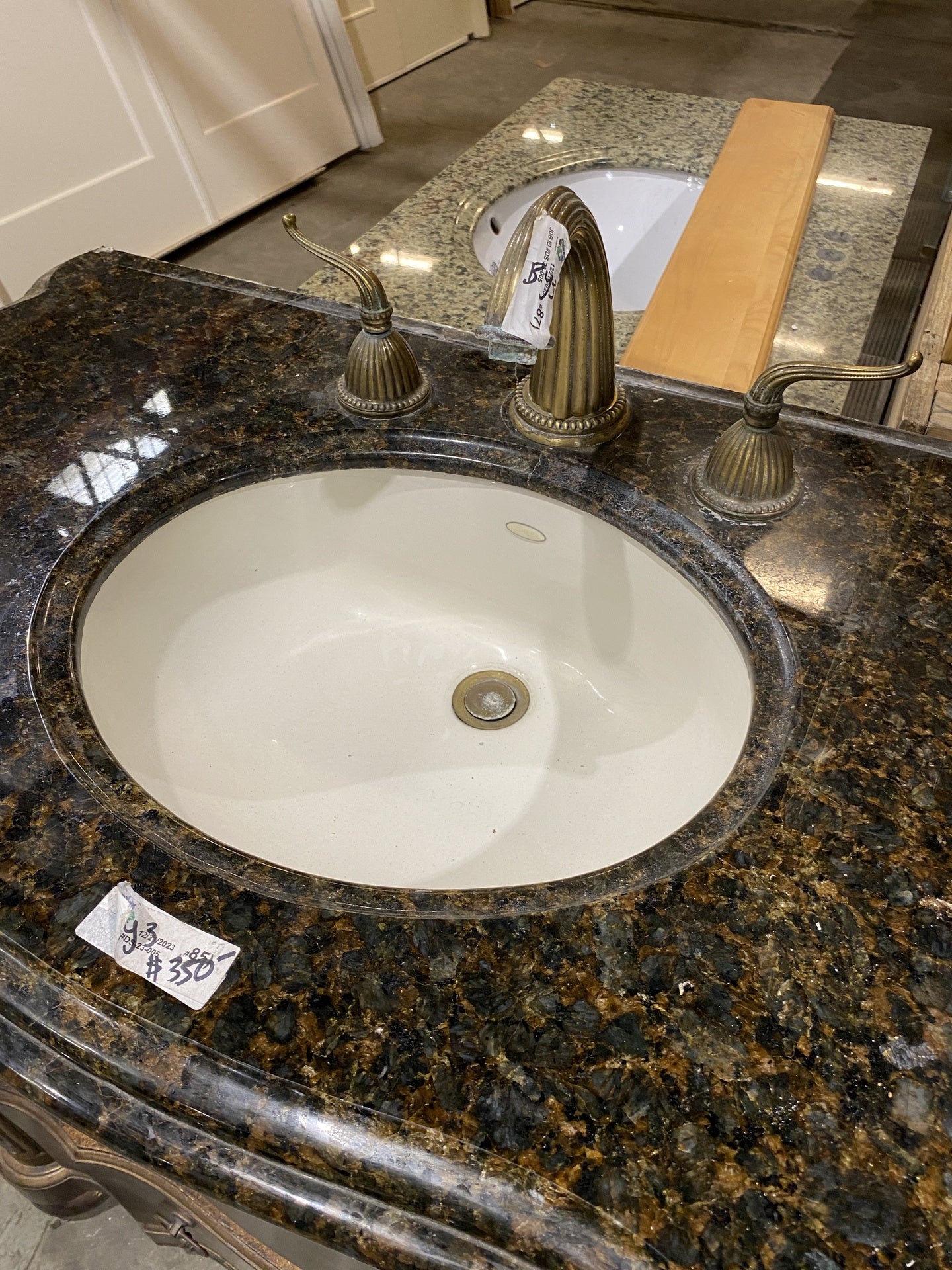 Curved Vanity Stone Countertop BY3