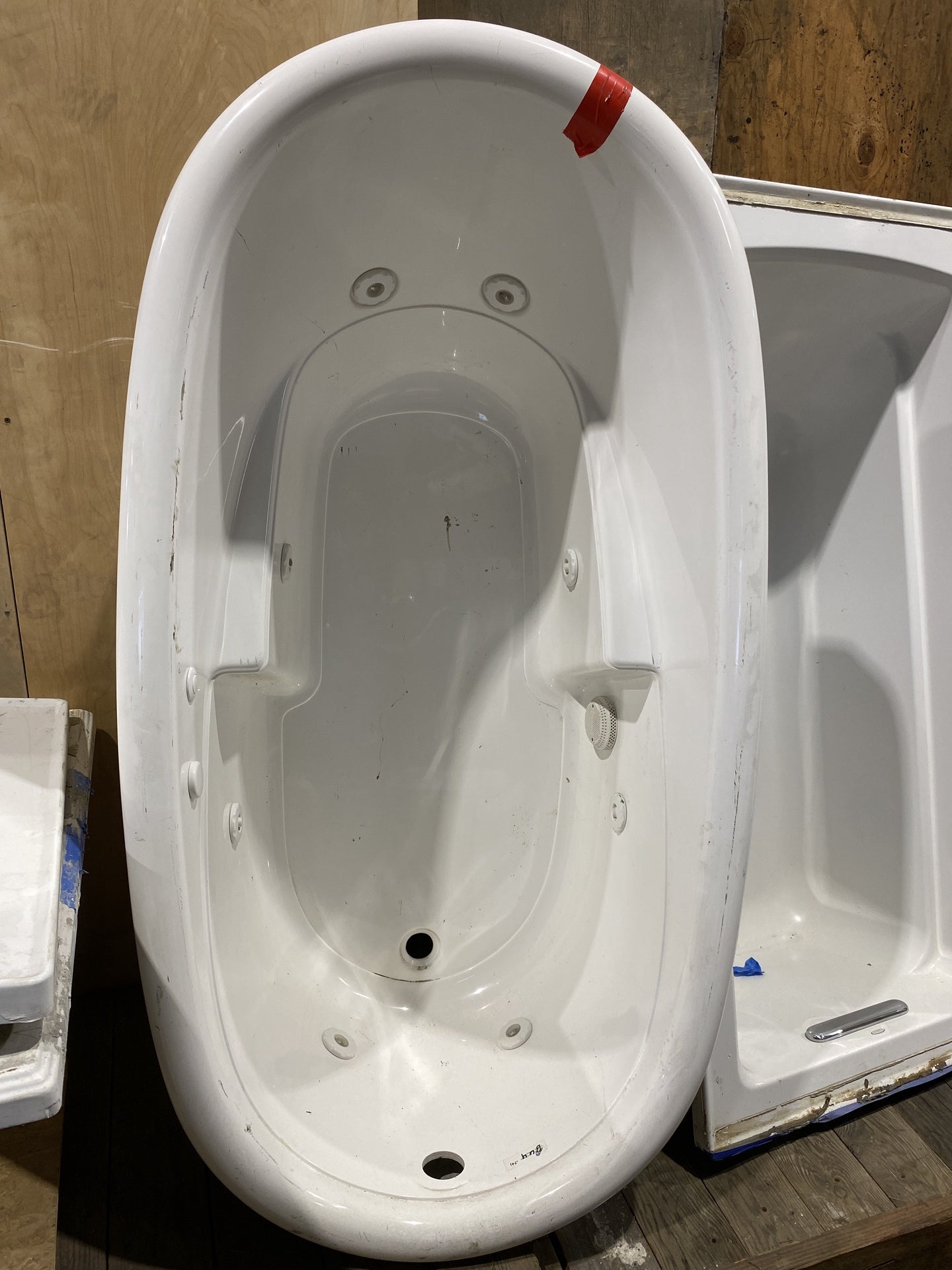 Oval Bathtub with Jets BU4