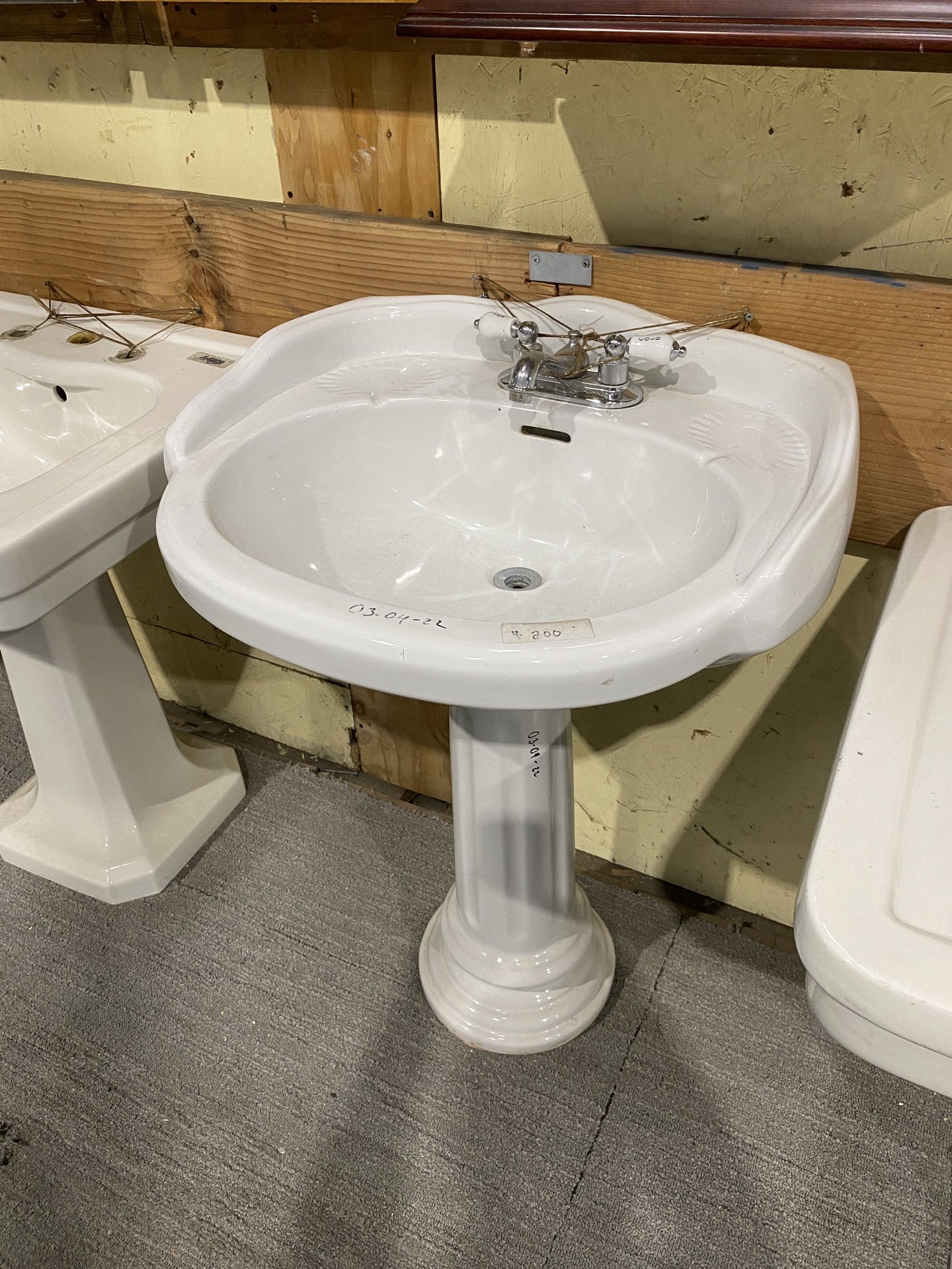 White Pedestal Sink TRP