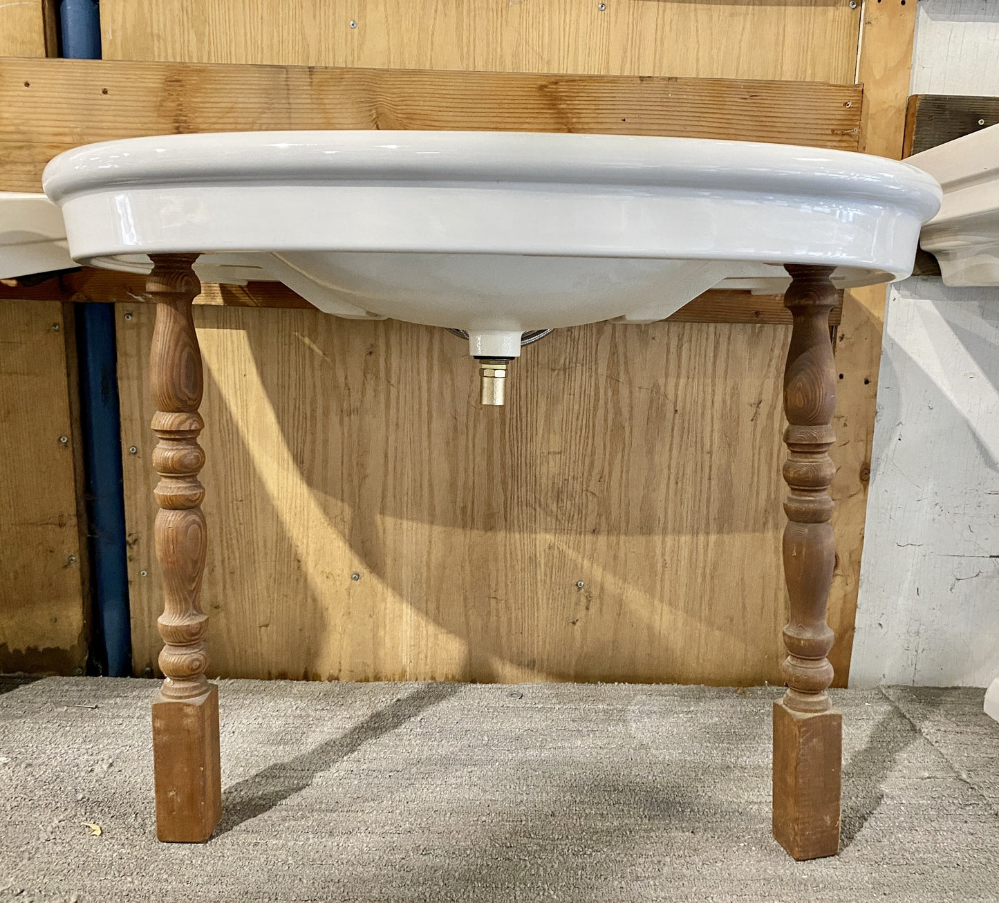 Vintage Oval Pedestal Sink TRP