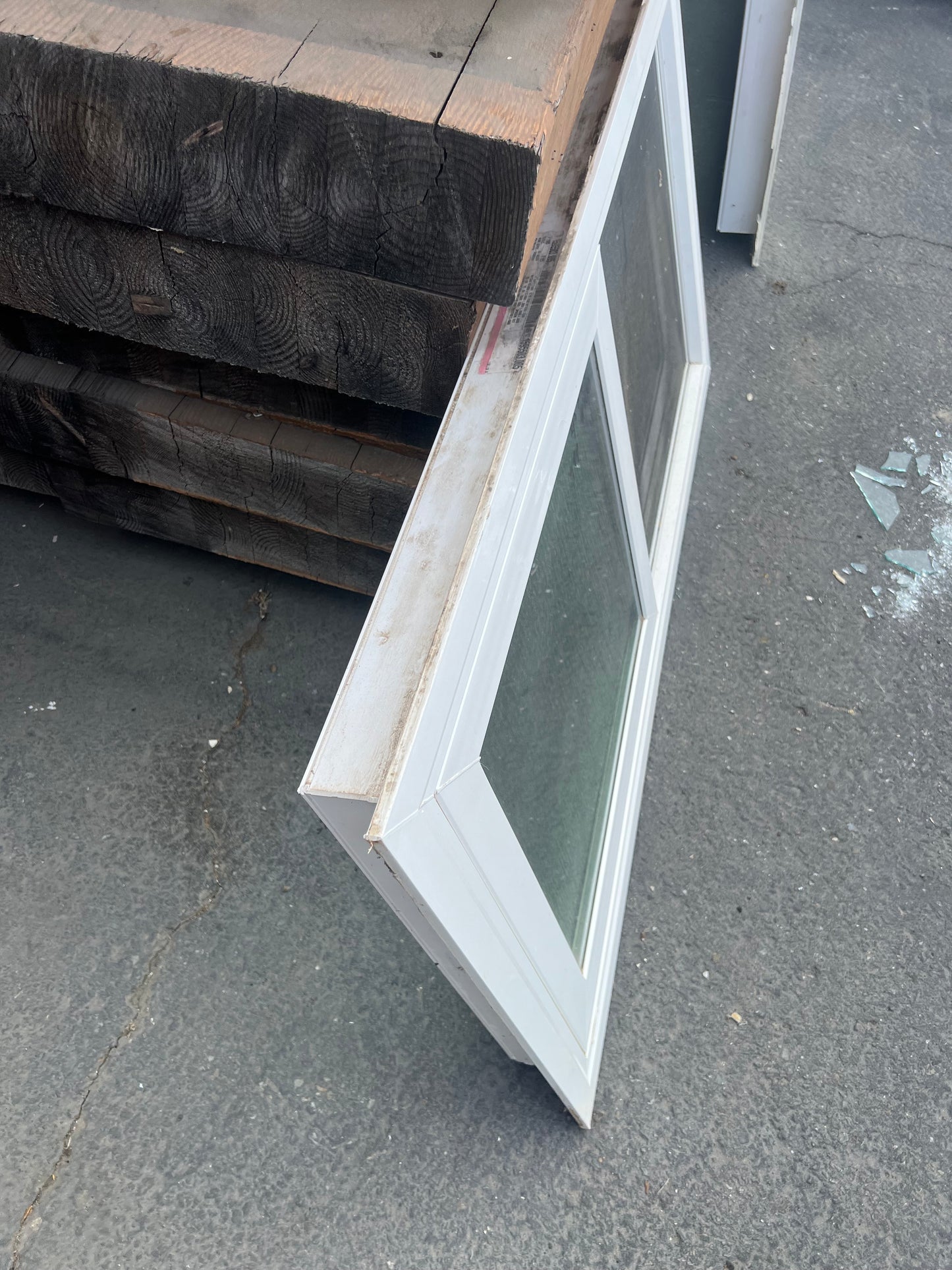 White vinyl sliding window 45x23 label and frame