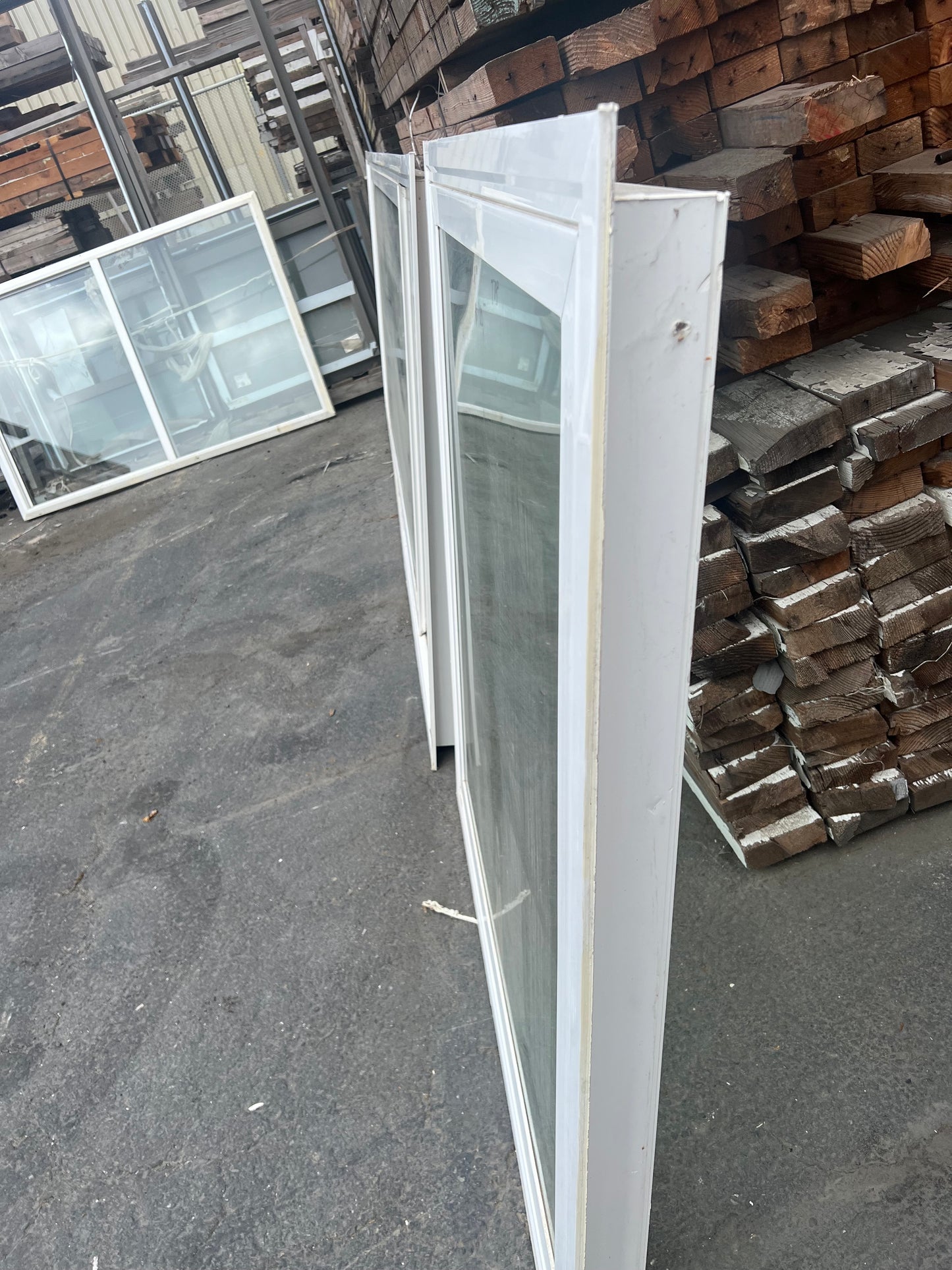 White vinyl sliding window 45x45 frame angle