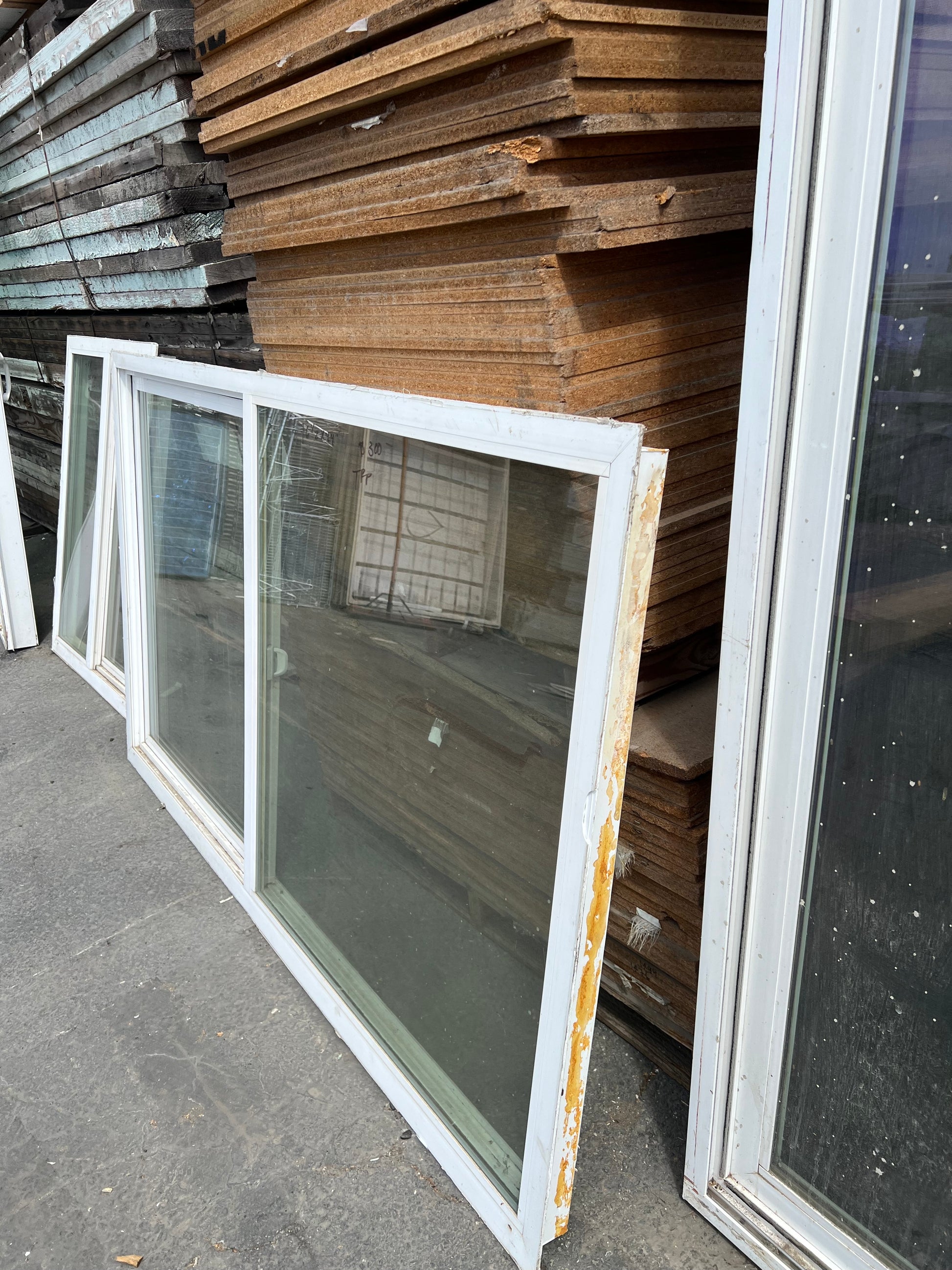 White vinyl sliding window 76.5x44 frame