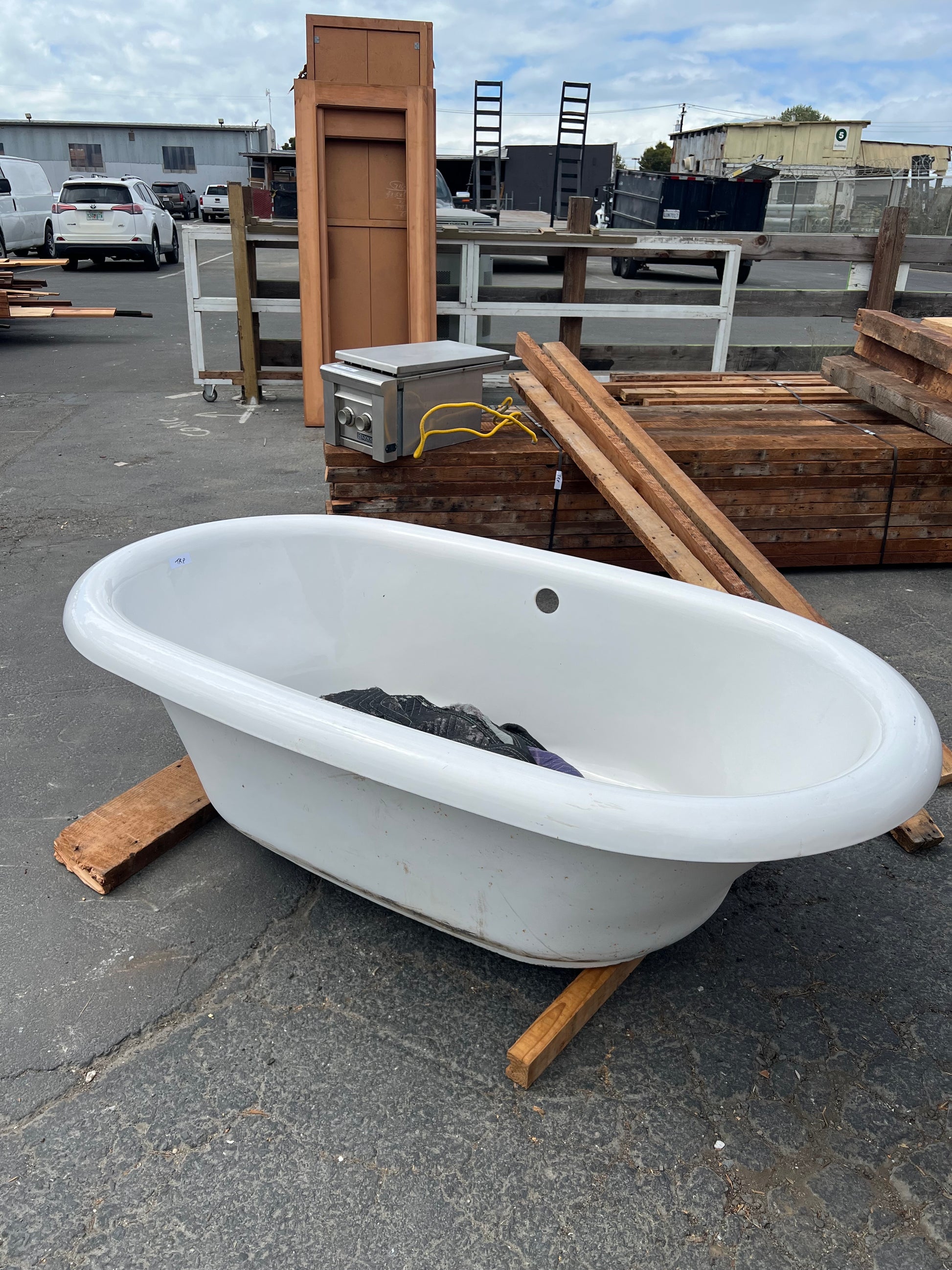 White oval bathtub interior drain TRP