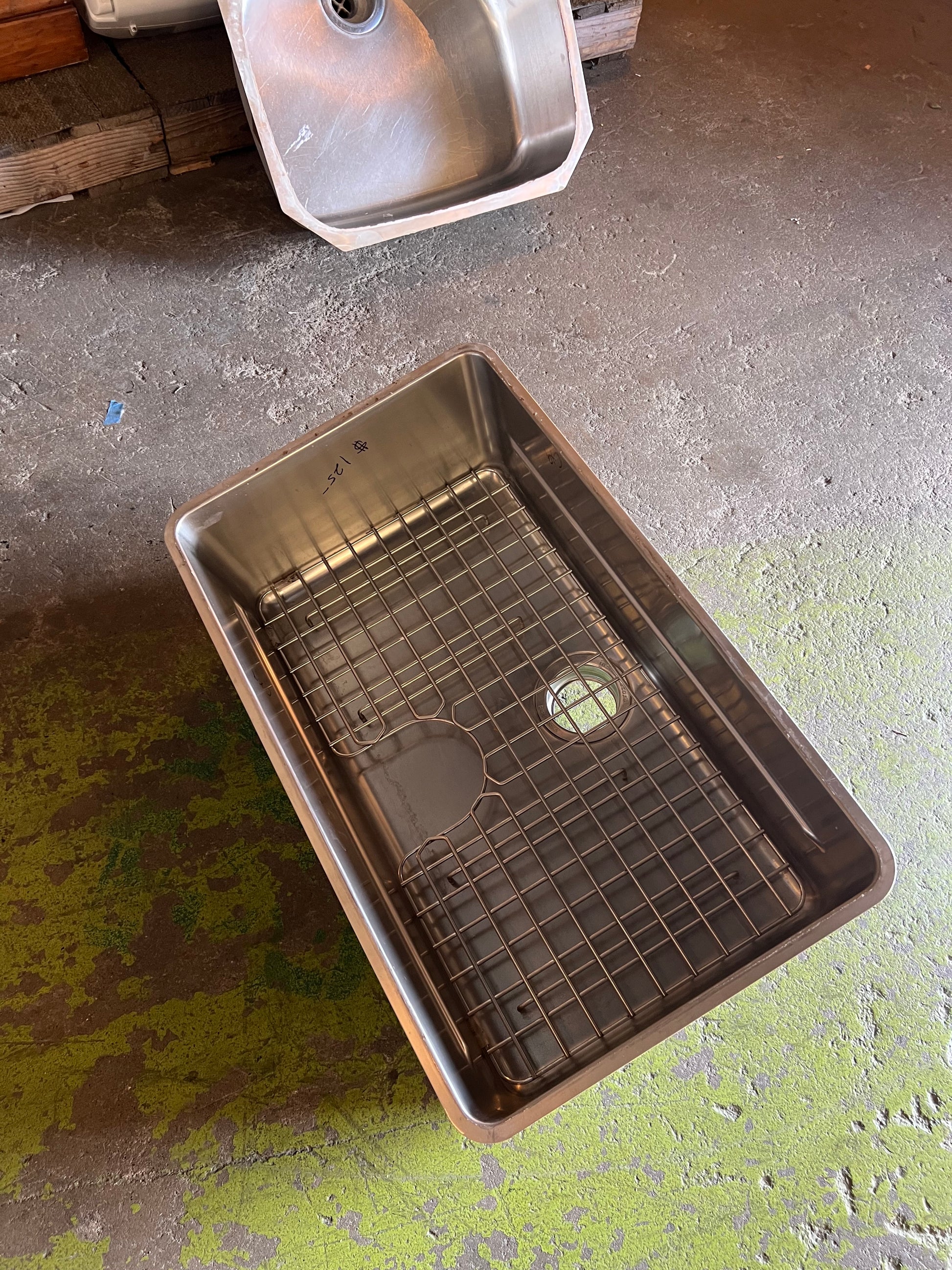 Stainless kitchen sink single bowl $125 CX9