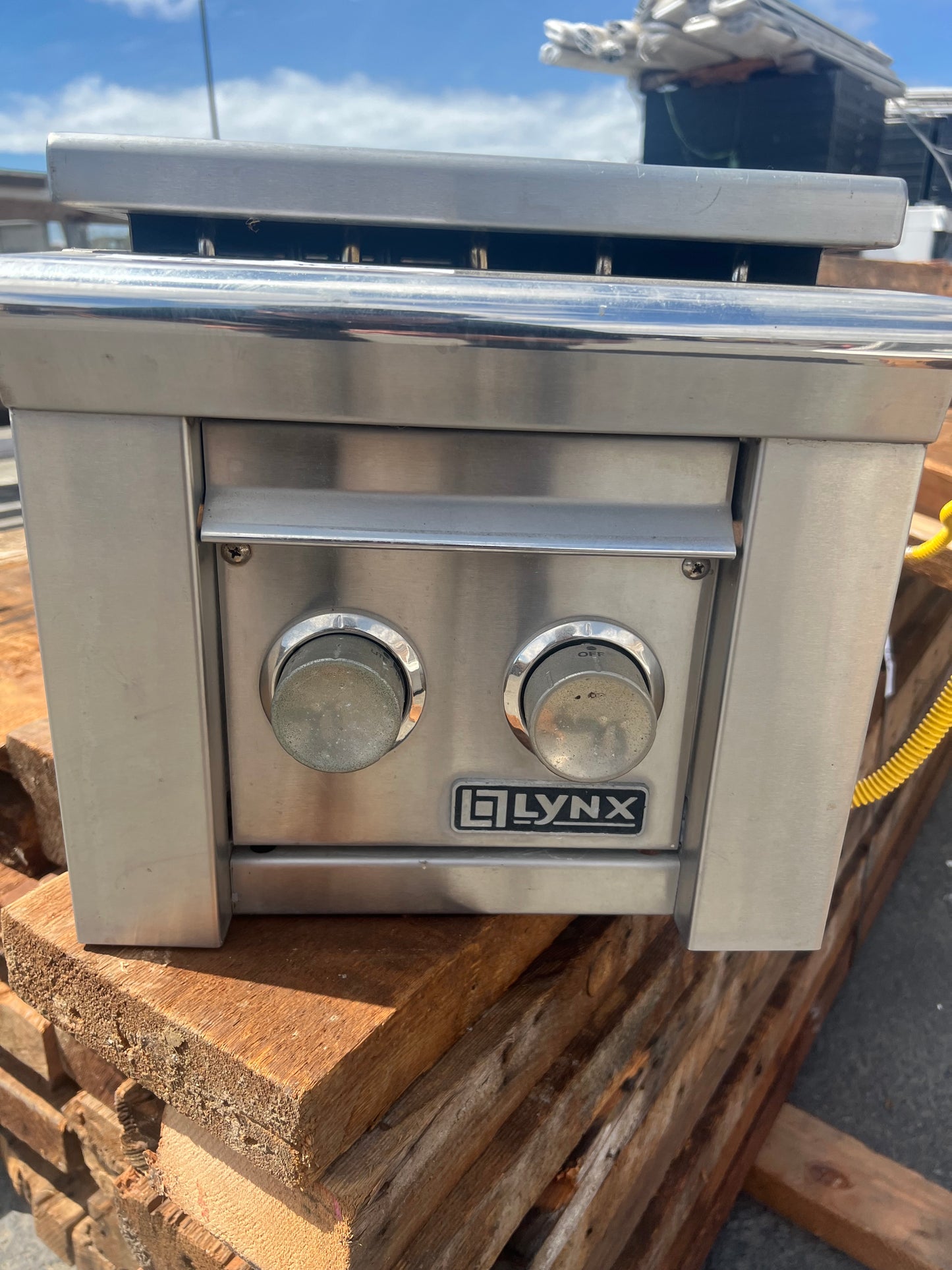 Lynx outdoor dual burner control knobs