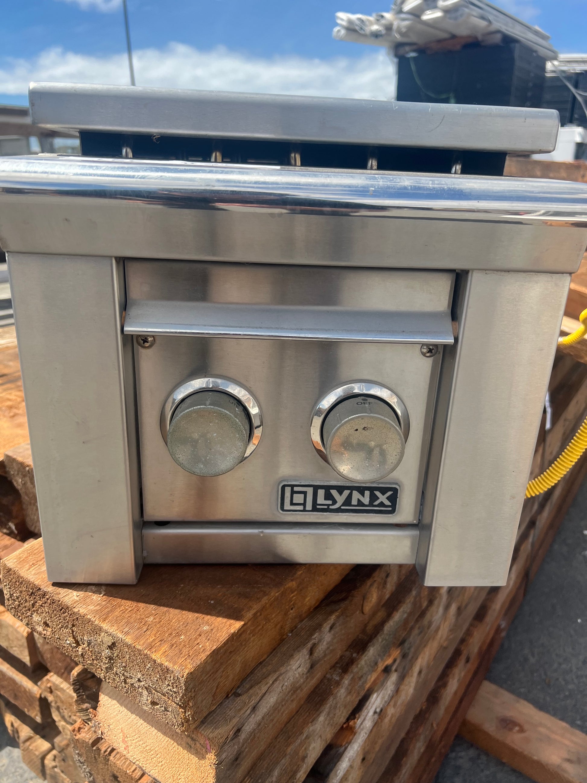 Lynx outdoor dual burner control knobs