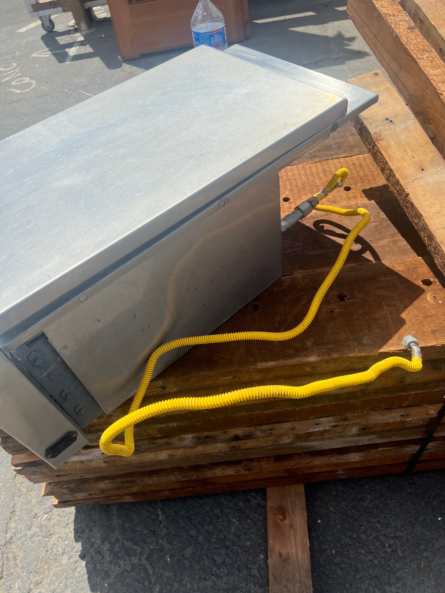 Outdoor dual burner side with gas hose