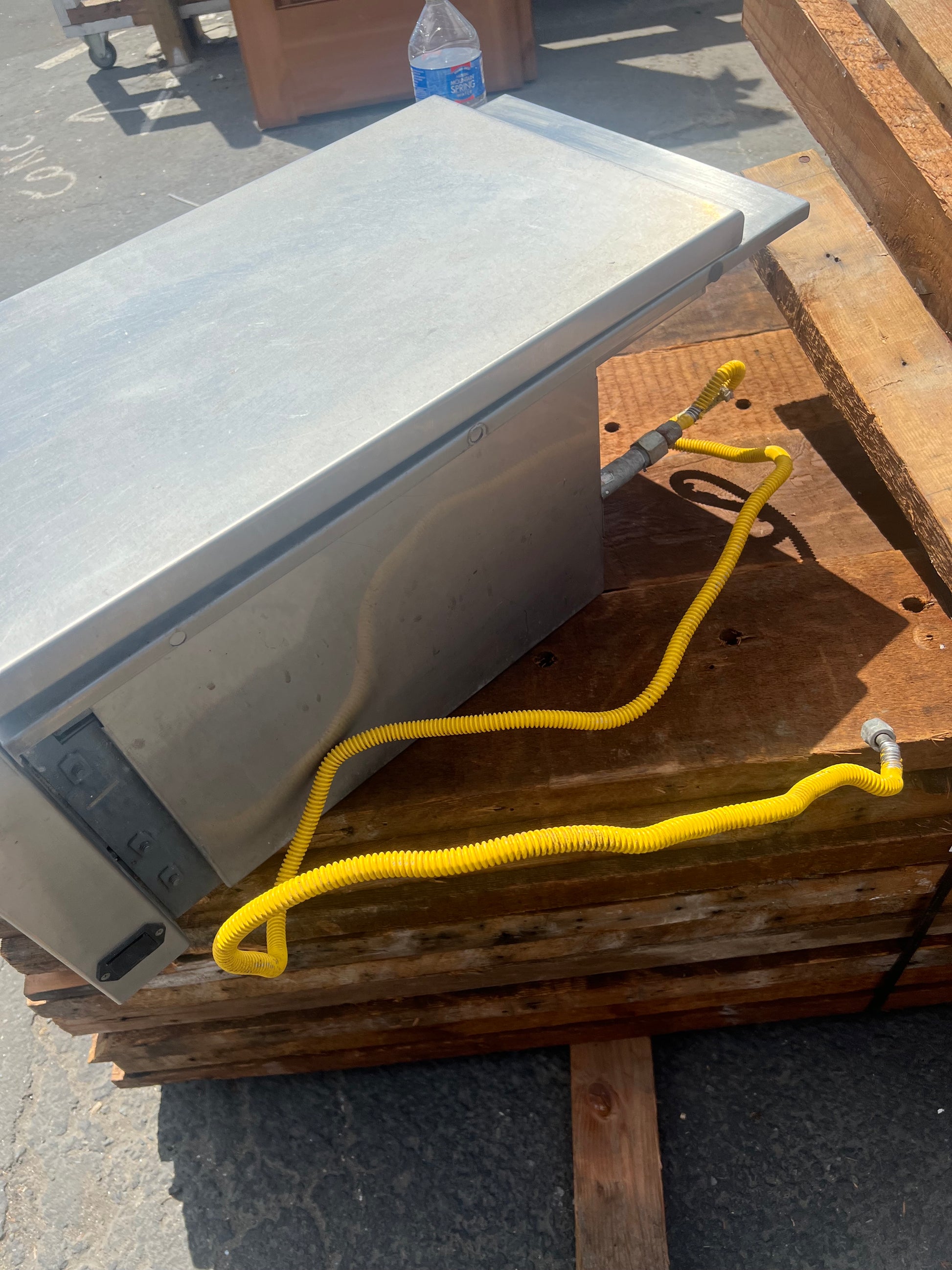 Outdoor dual burner side with gas hose