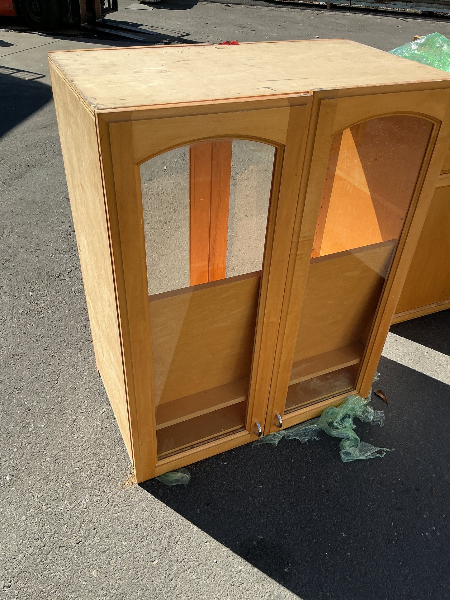 Kitchen upper cabinet, glass, 2-door, 31", TRP
