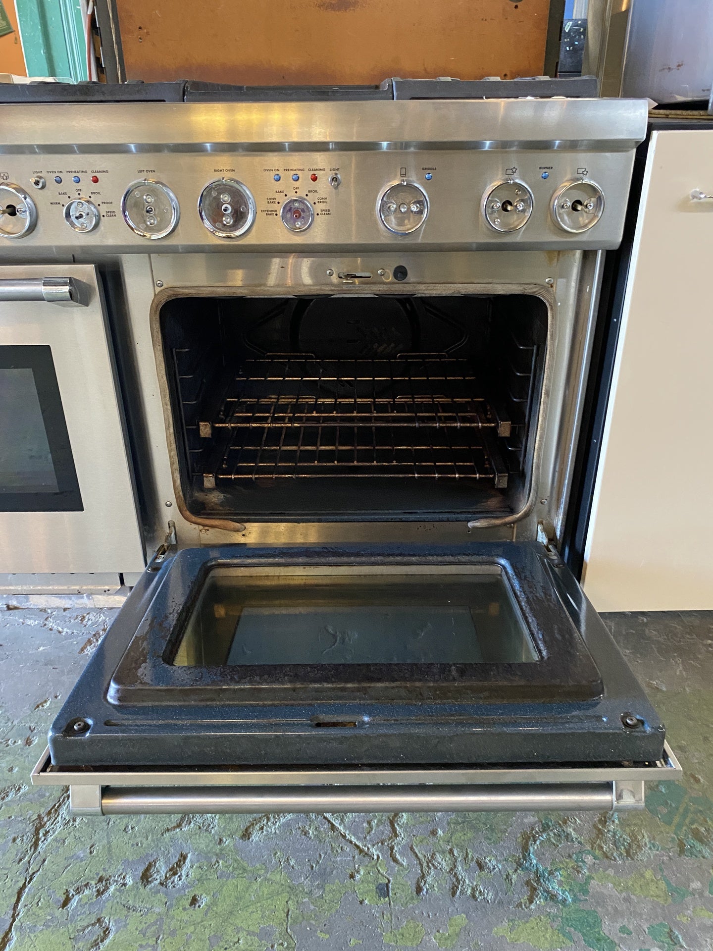 Thermador Pro 6 Burner Range BU2