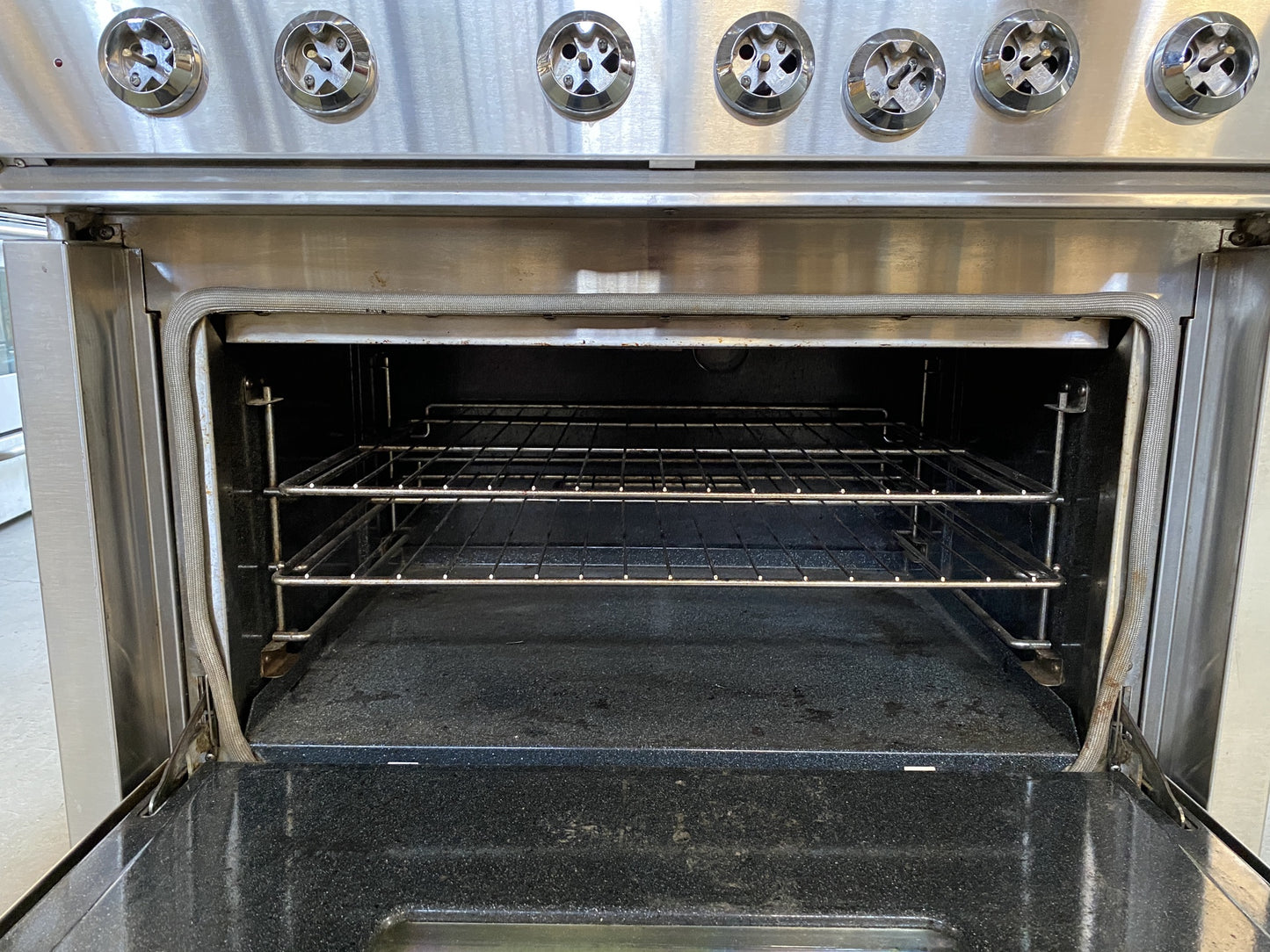 Thermador Professional 6 Burner Range TRP