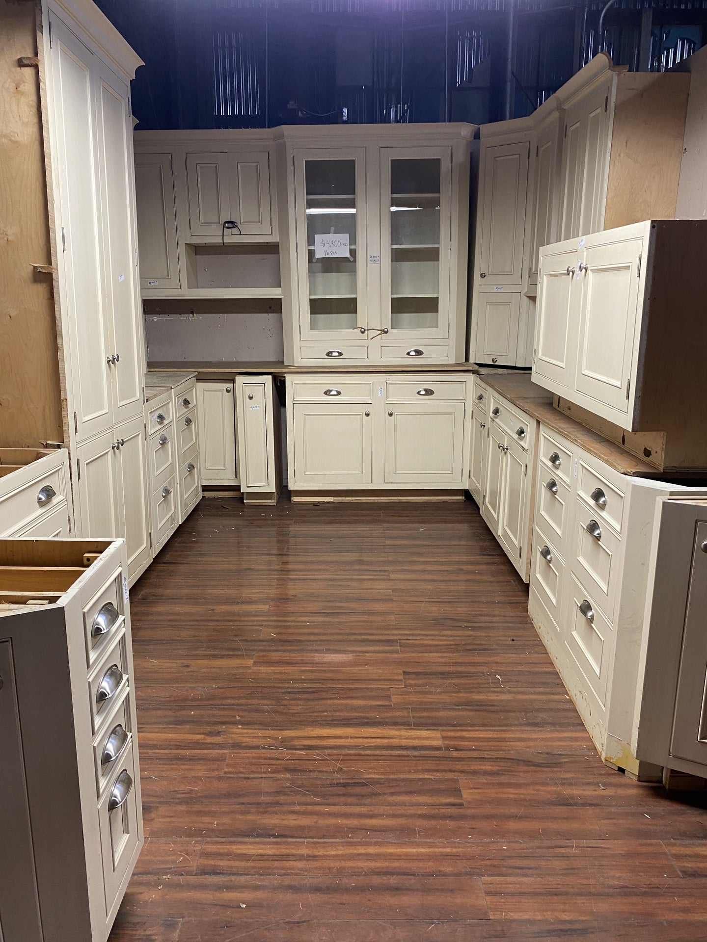 Cream Colored Cabinet Set BV2