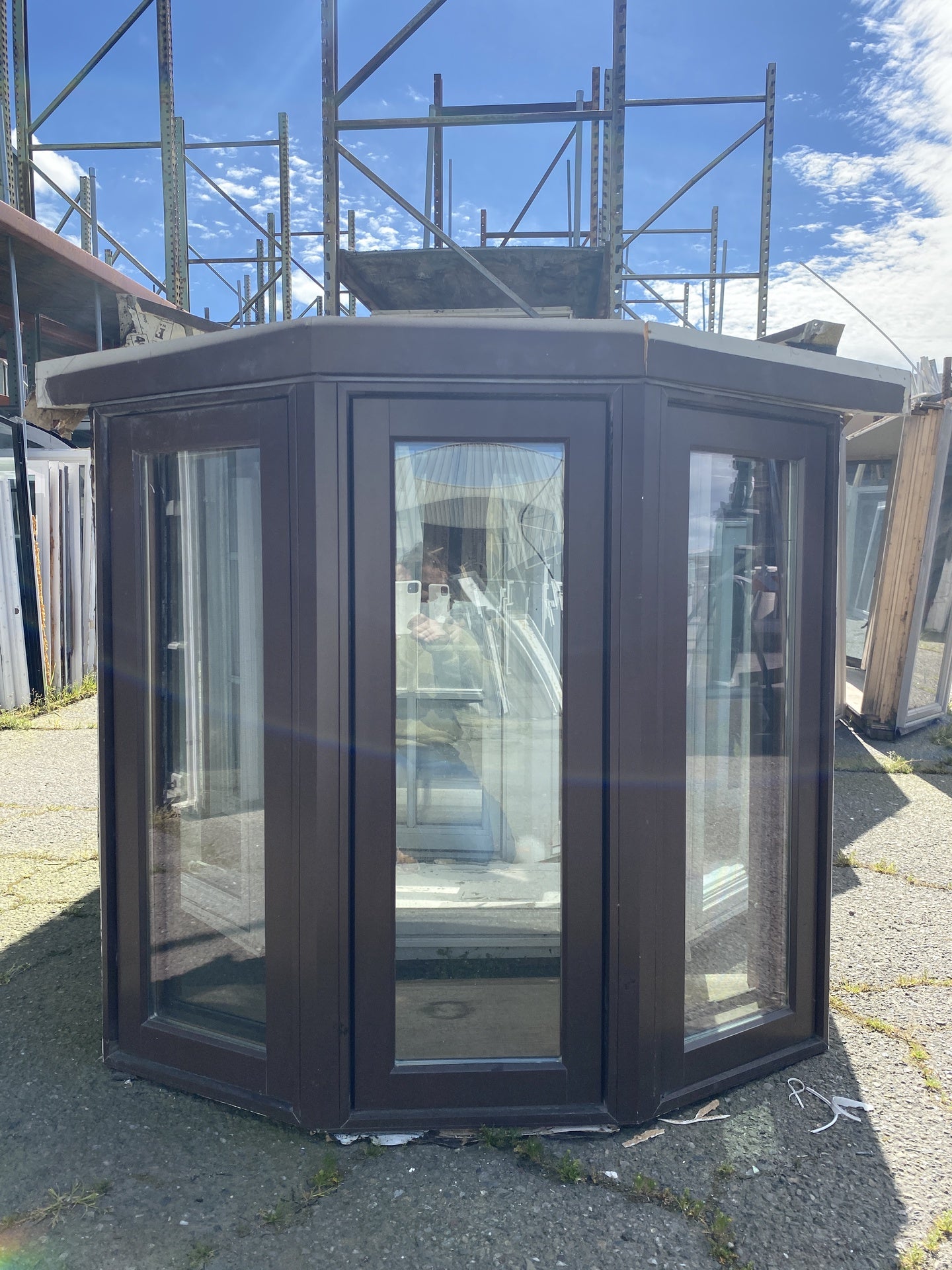 Brown Bay Window BY4