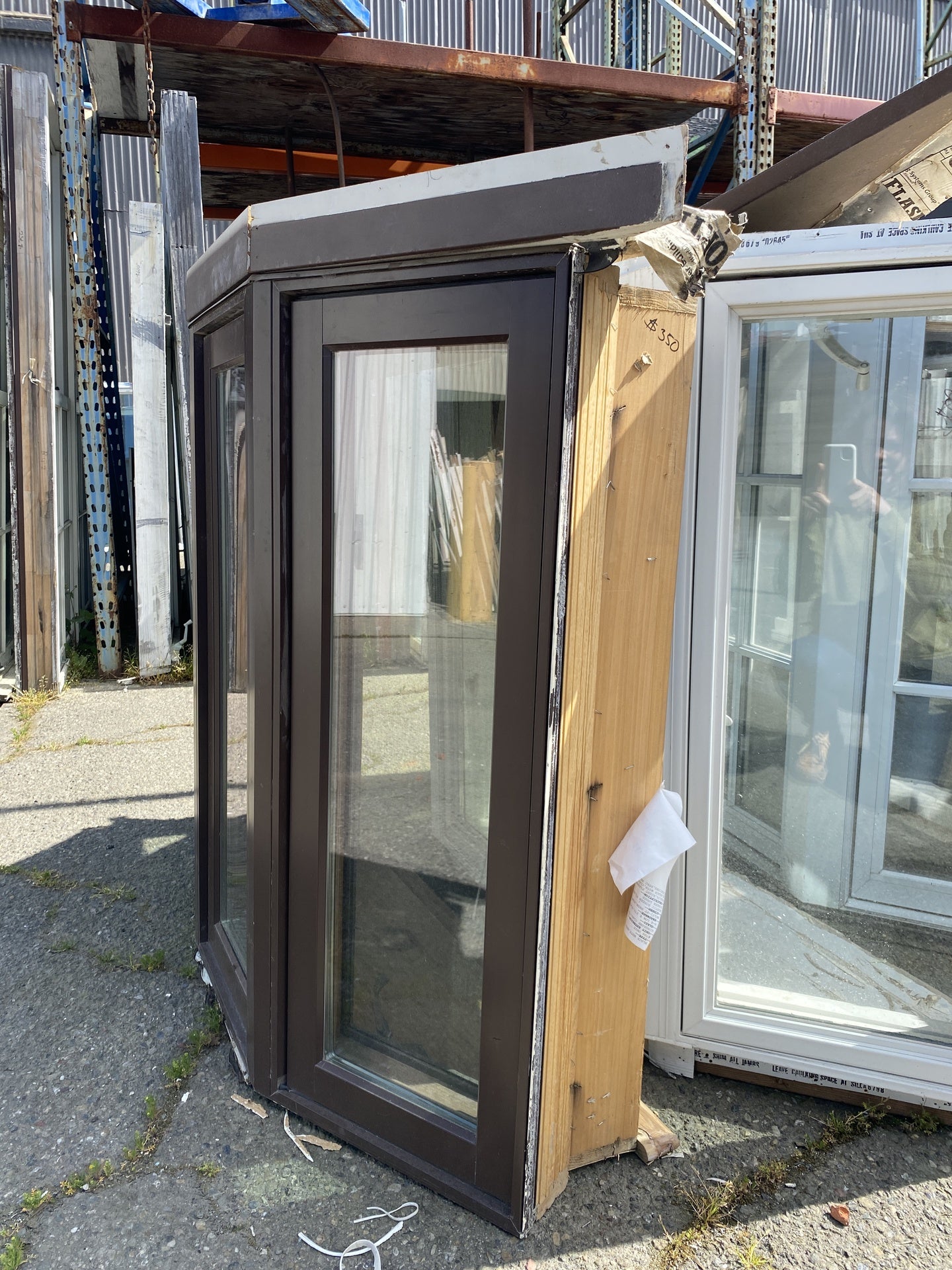Brown Bay Window BY4