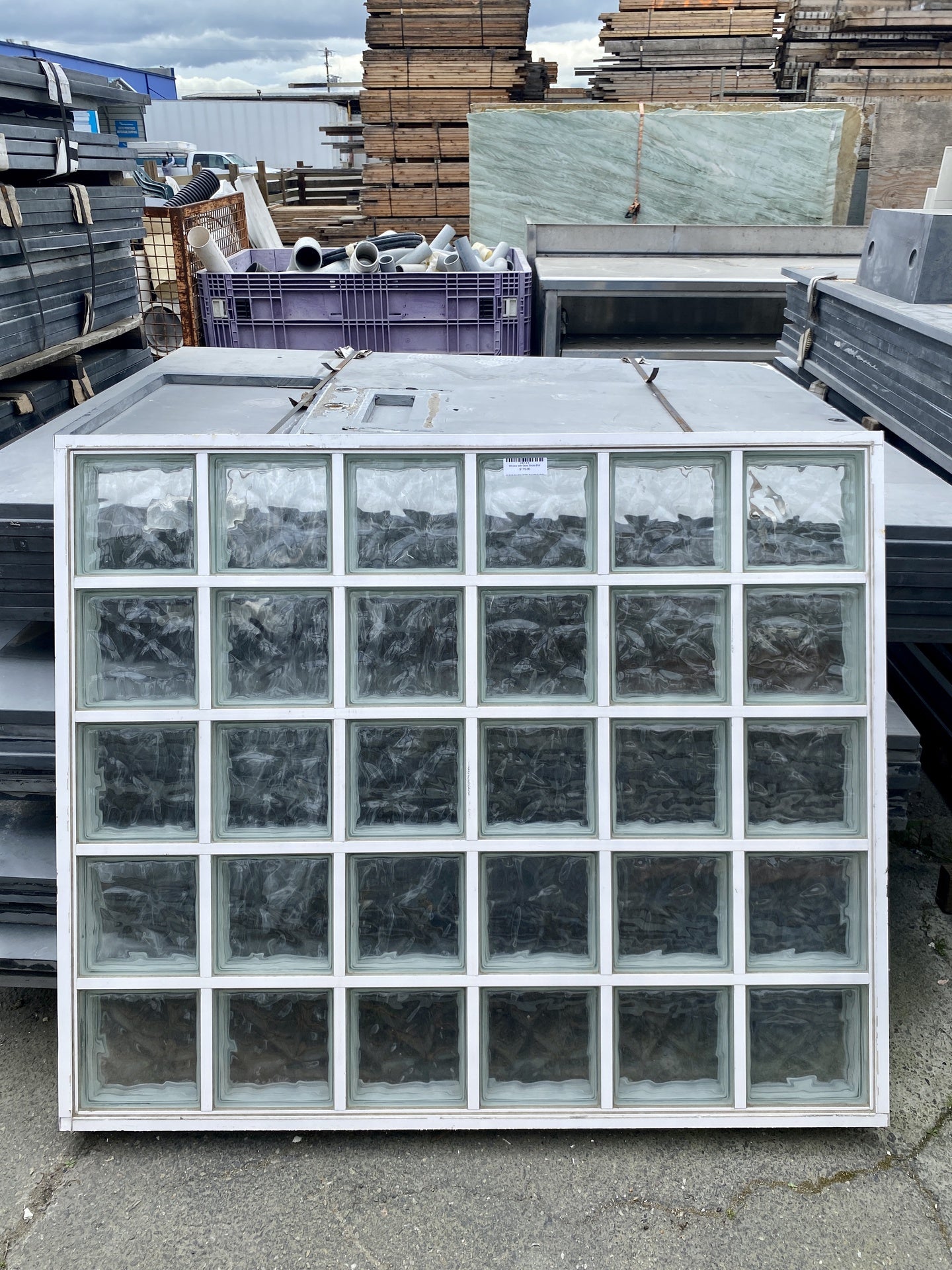 Window with Glass Bricks BV4