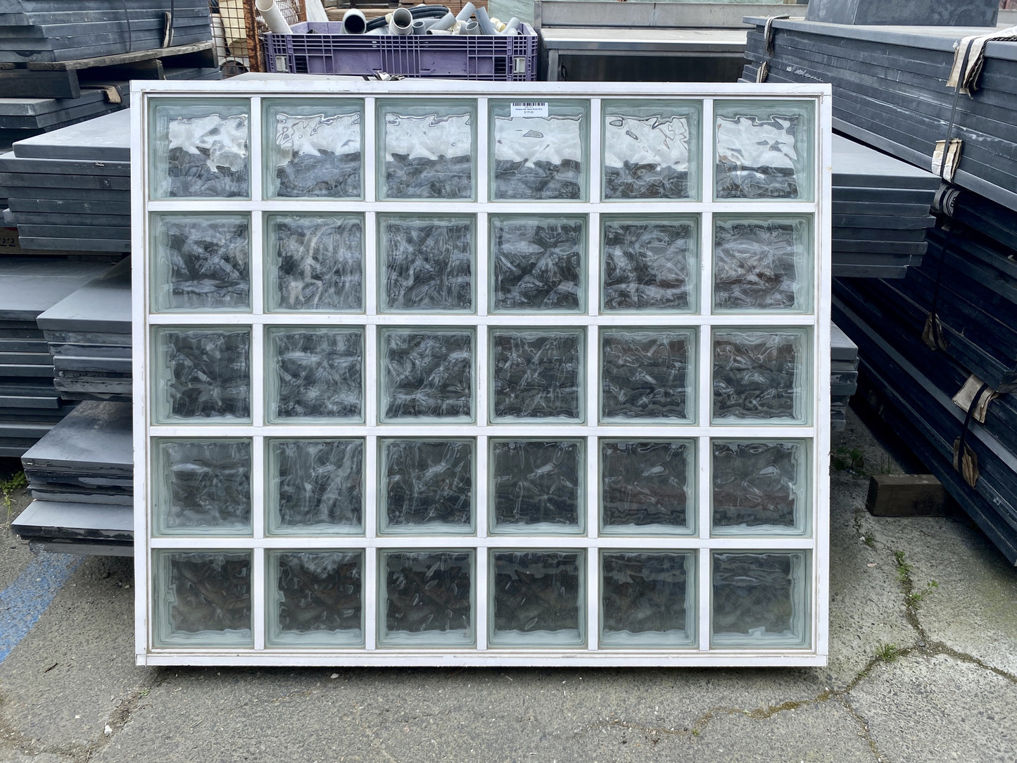 Window with Glass Bricks BV4