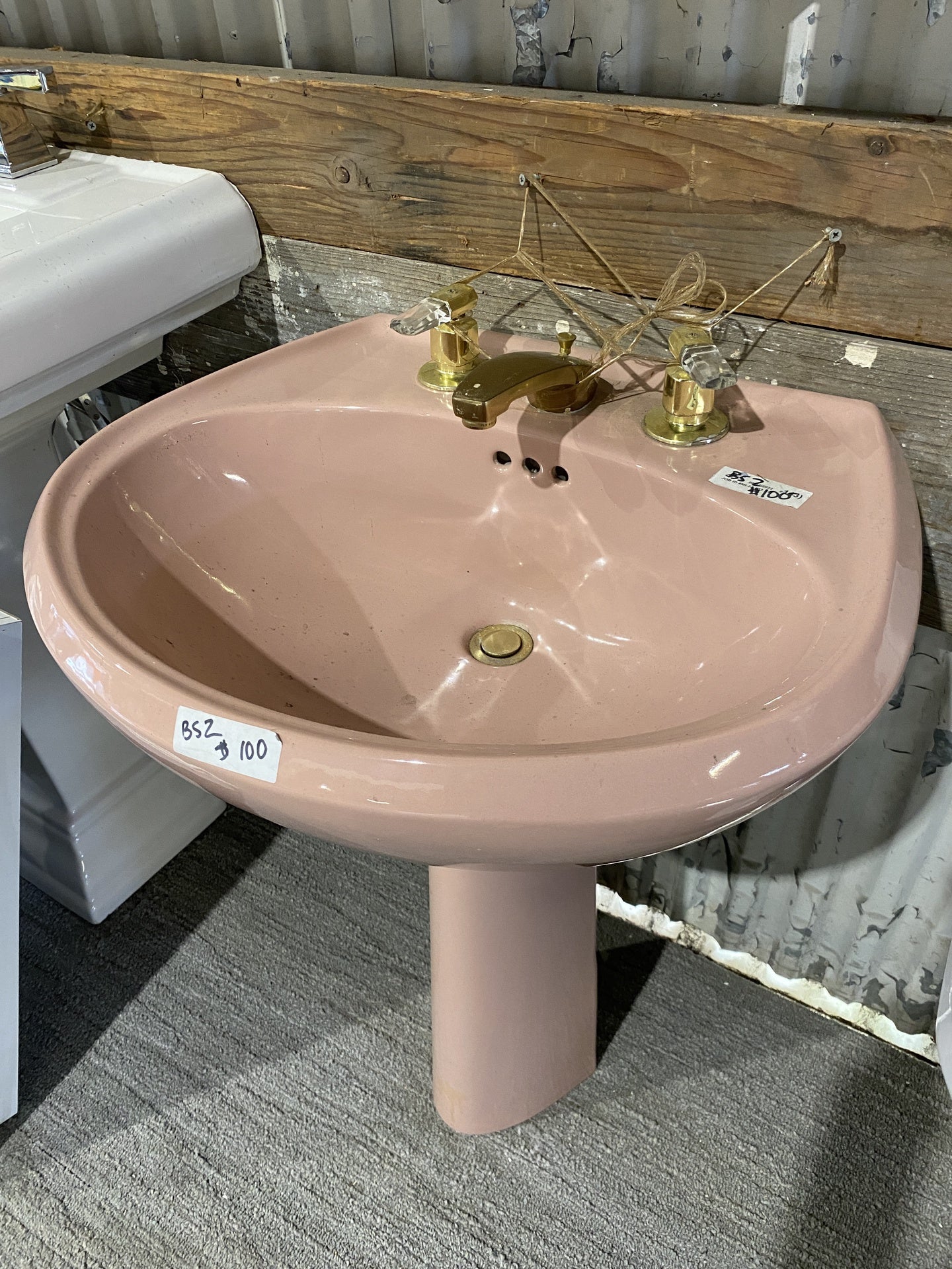 Vintage Pedestal Sink Pink BS2