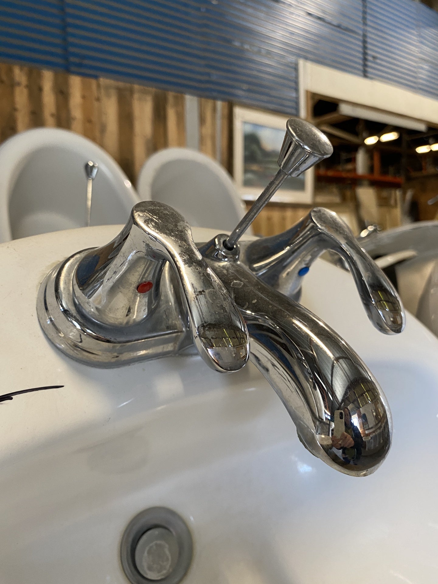 White Oval Sink BE2