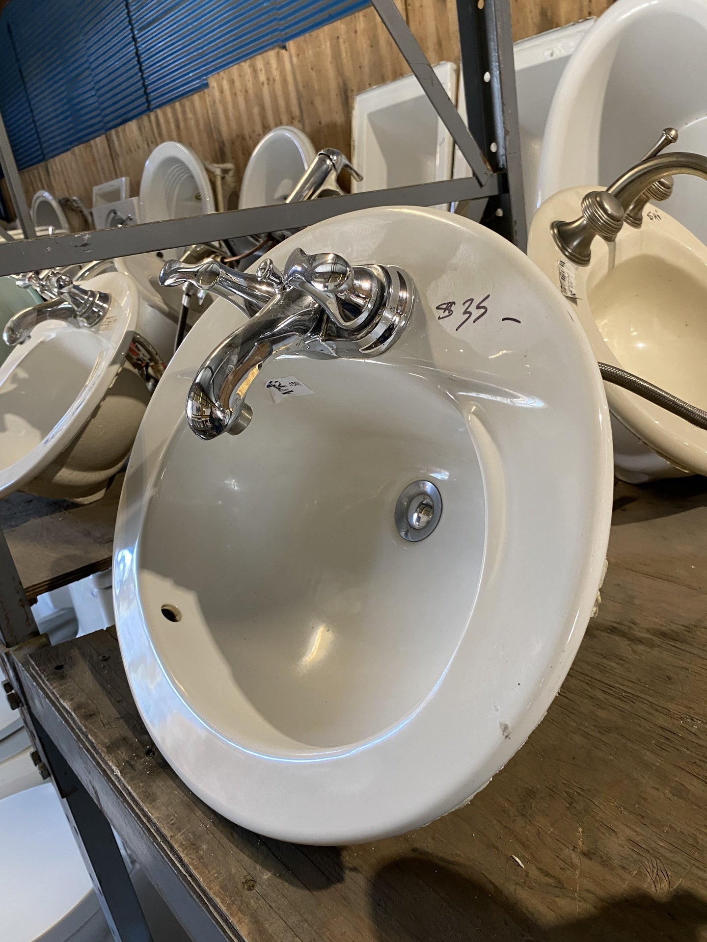 Oval White Sink BE2