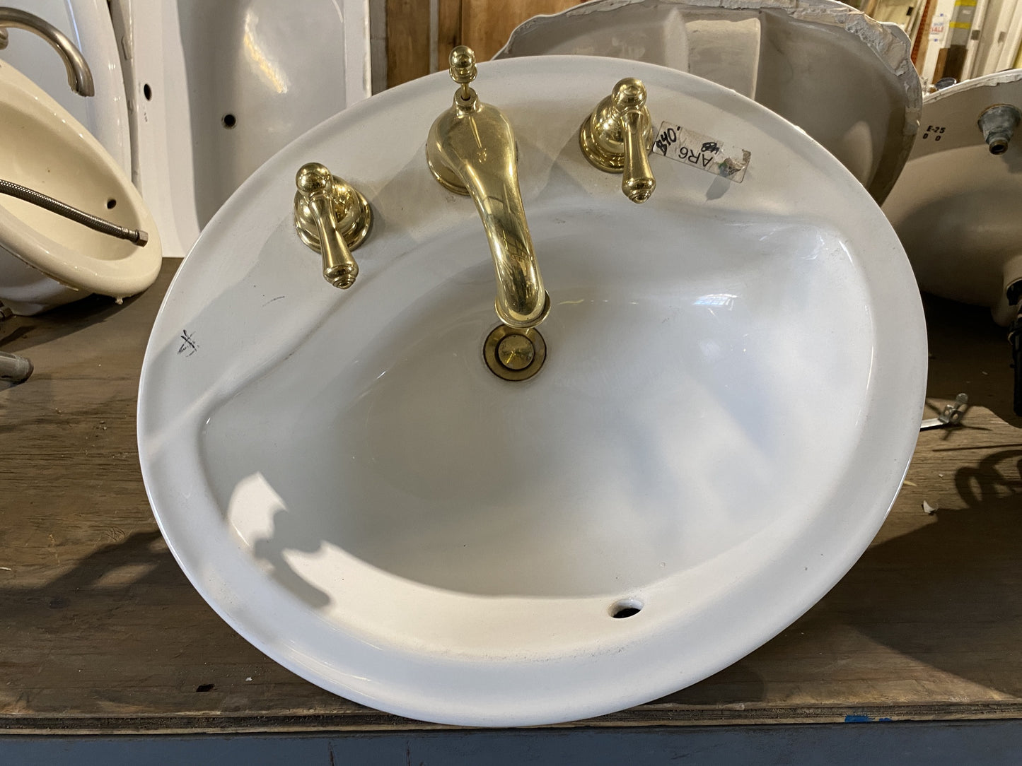 White Oval Sink AR6