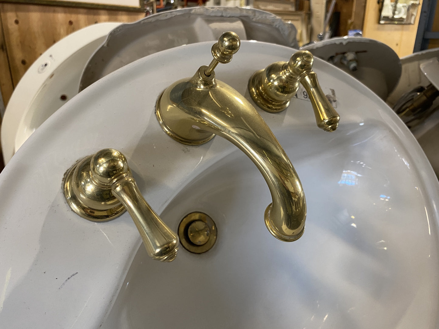 White Oval Sink AR6