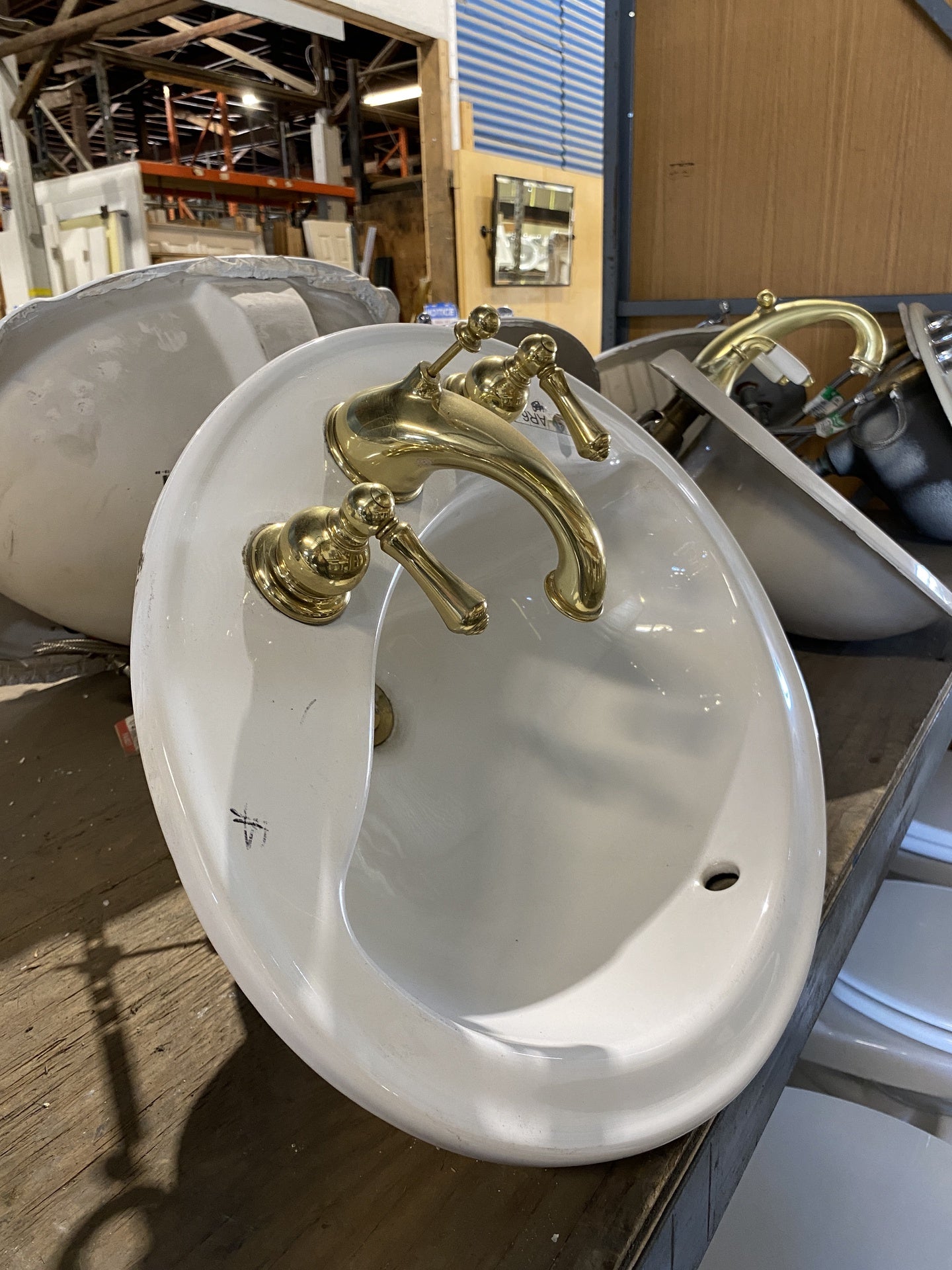 White Oval Sink AR6