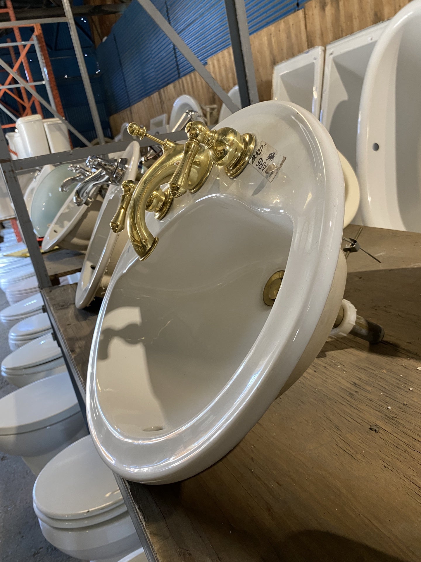 White Oval Sink AR6