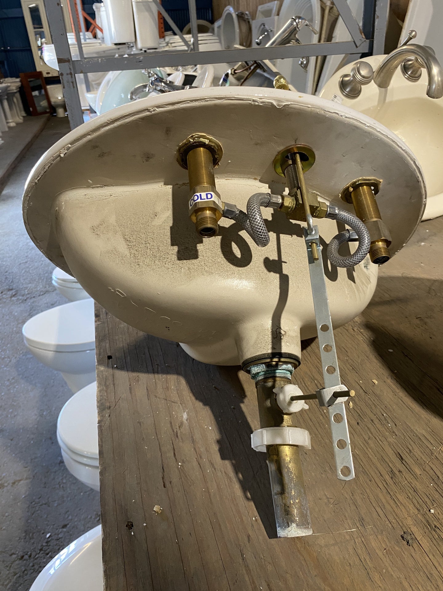 White Oval Sink AR6