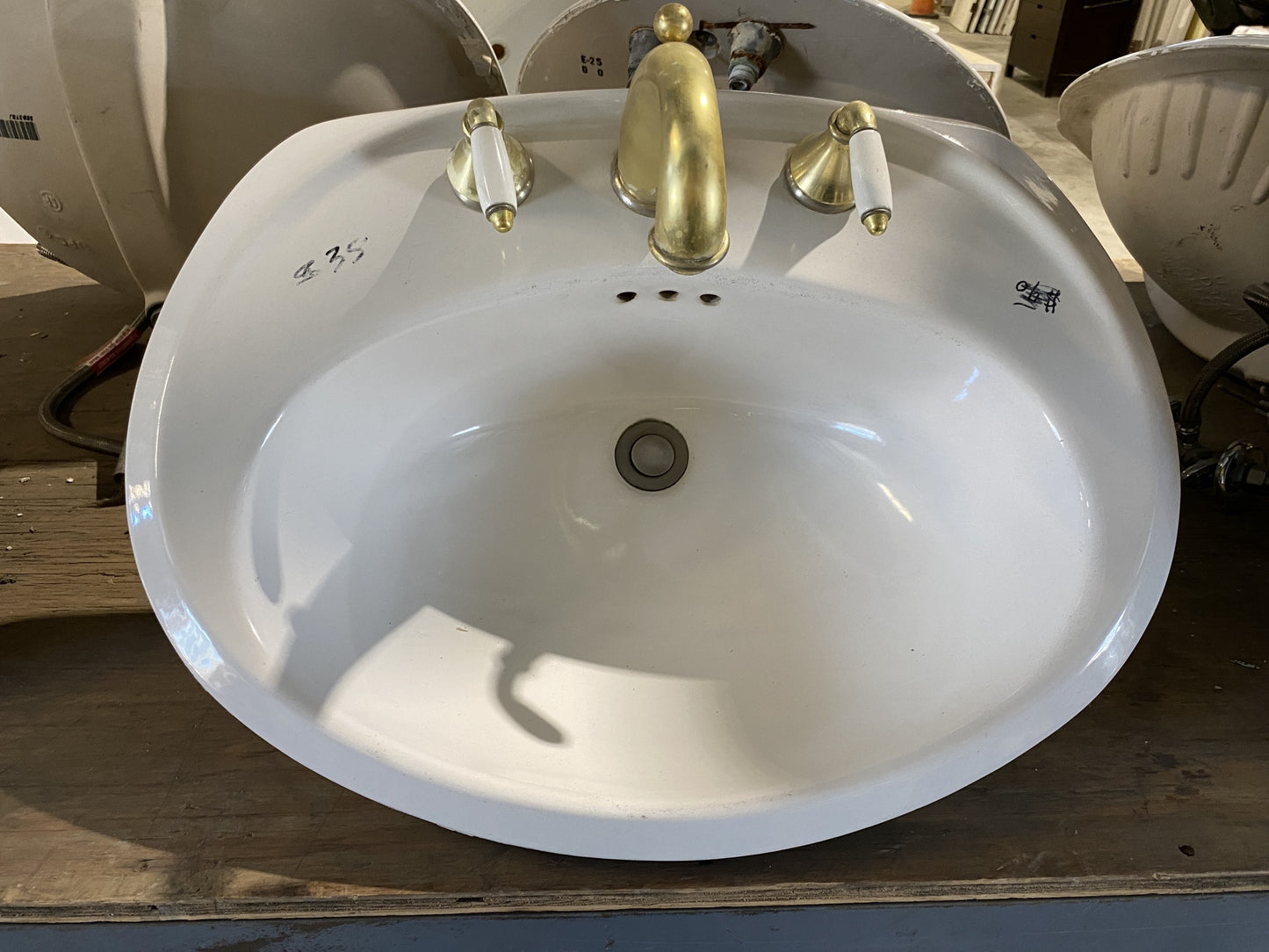 Vintage Off White Oval Sink TRP