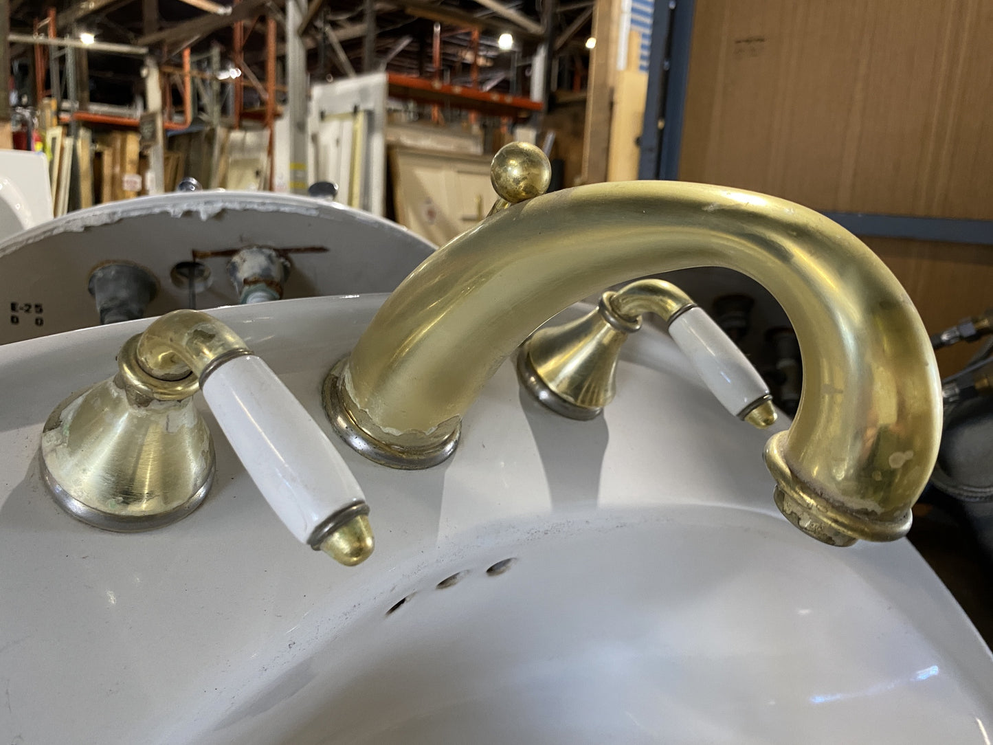 Vintage Off White Oval Sink TRP