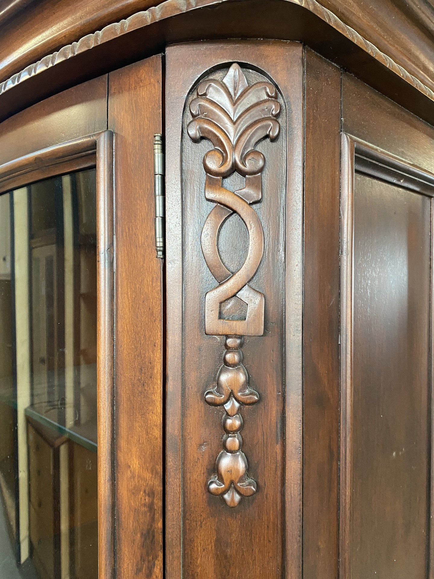 Vintage China Cabinet BZ7