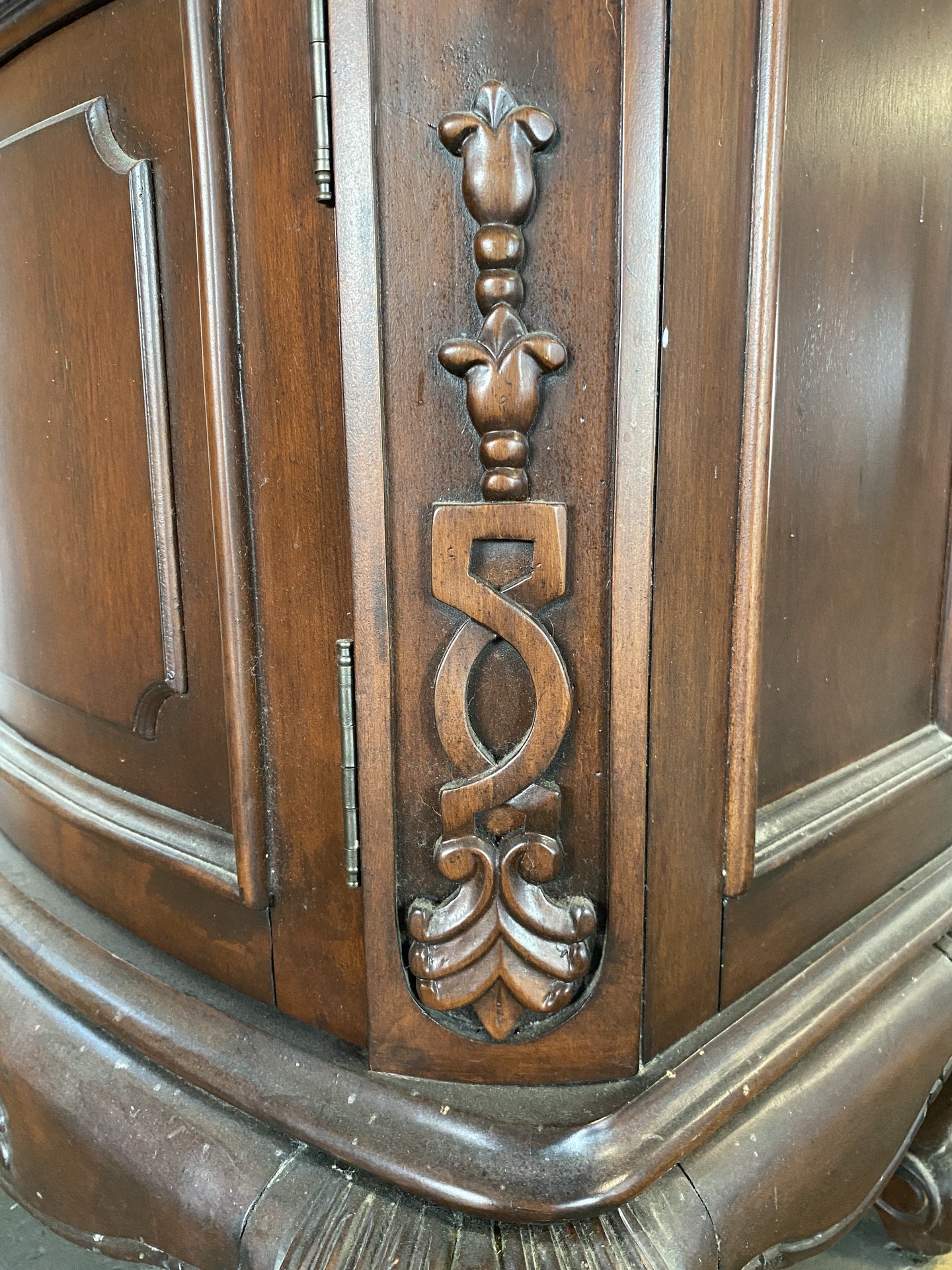 Vintage China Cabinet BZ7