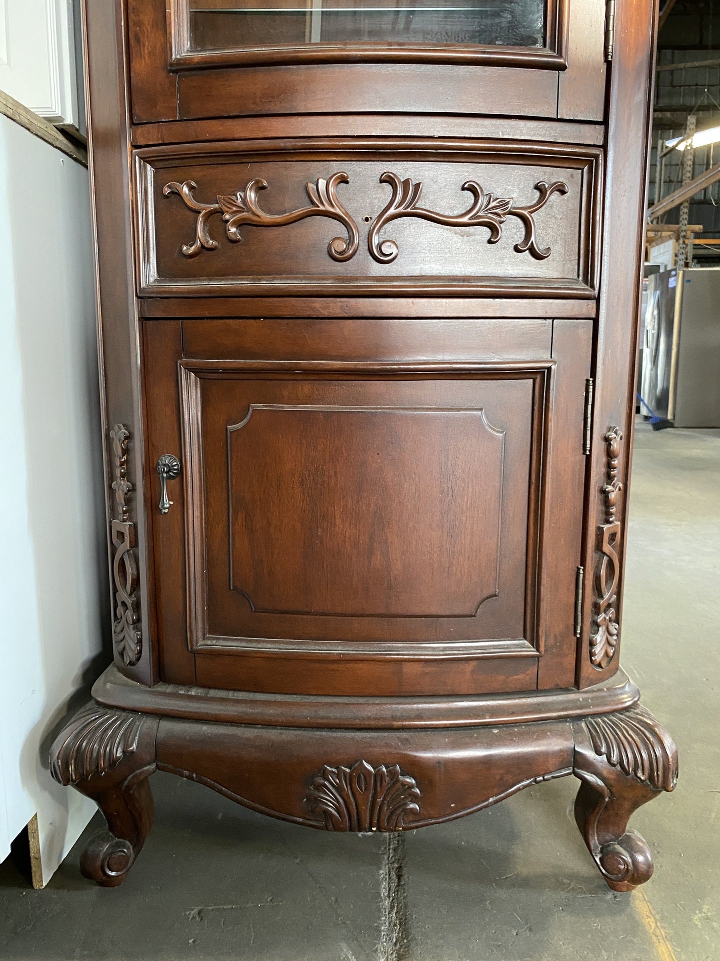 Vintage China Cabinet BZ7