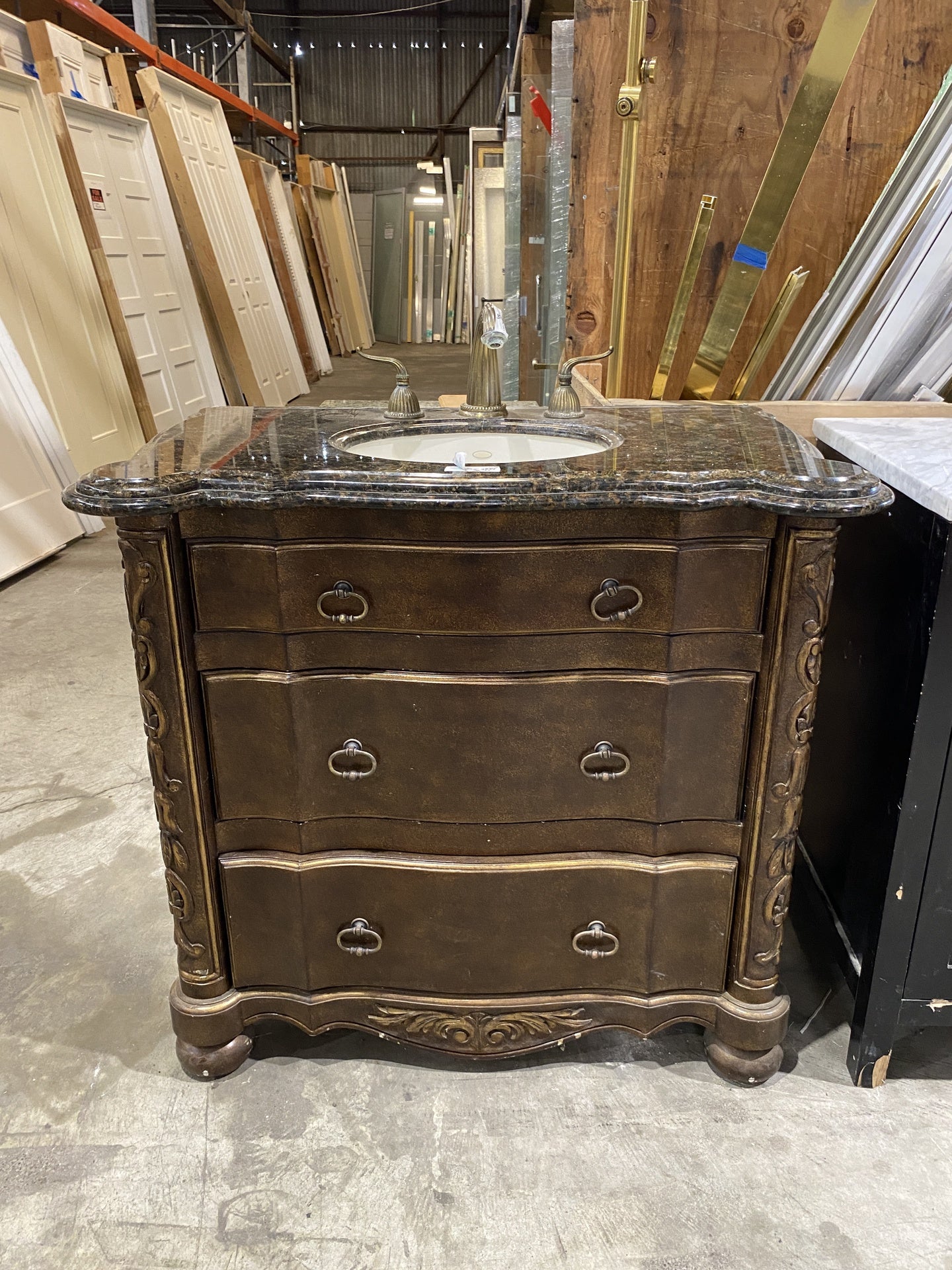 Curved Vanity Stone Countertop BY3