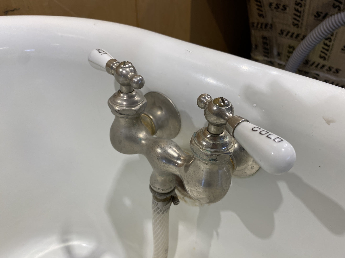 Cast Iron Clawfoot Bathtub CF1
