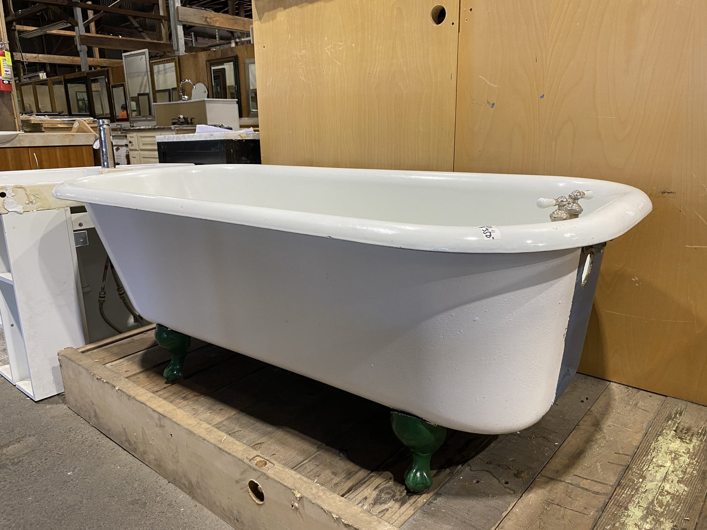 Cast Iron Clawfoot Bathtub CF1