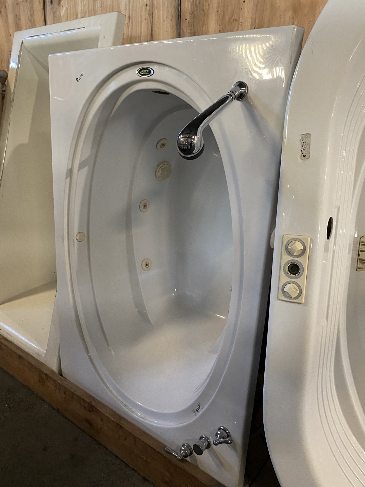 Lasco Luxury Bathtub TRP