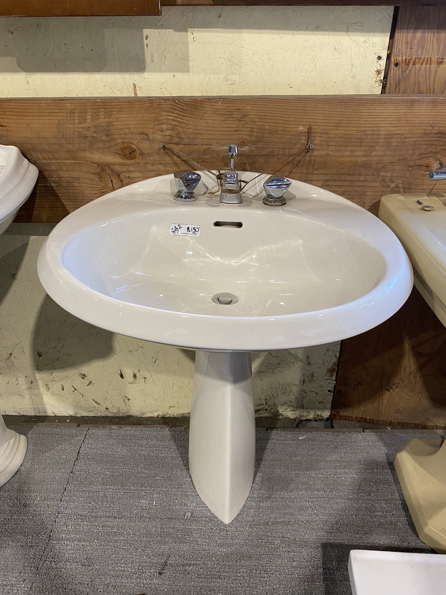 Vintage Cream Pedestal Sink CA2
