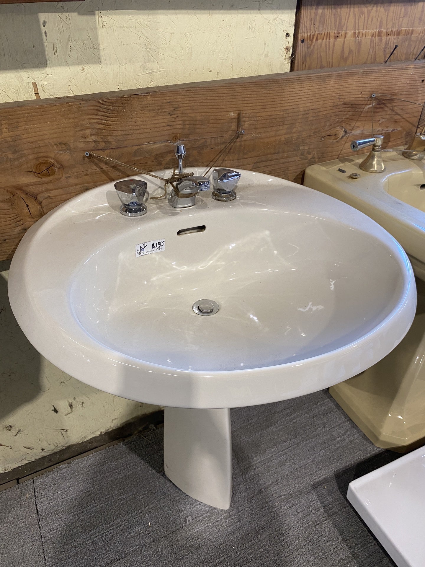 Vintage Cream Pedestal Sink CA2
