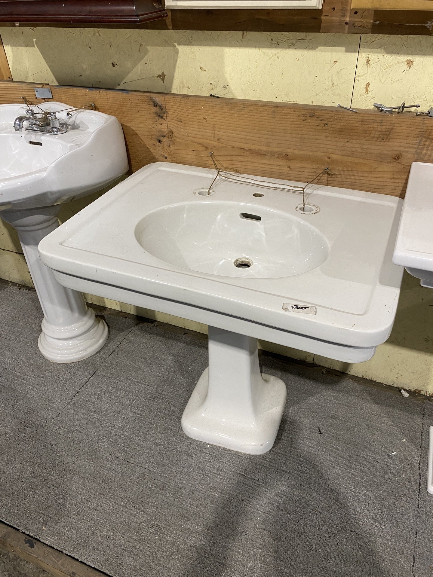 Low Rectangular Pedestal Sink TRP
