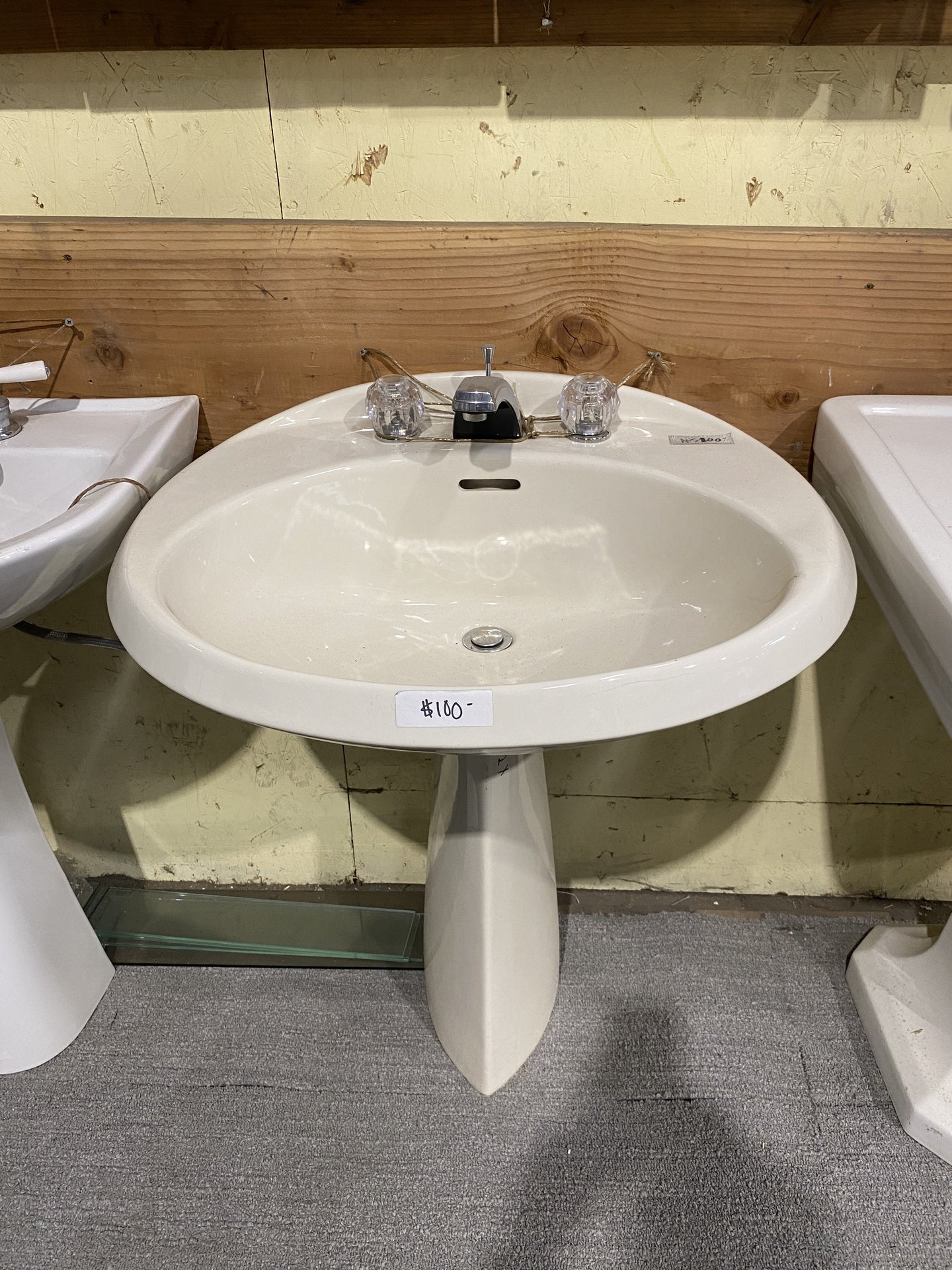 Vintage Cream Pedestal Sink AN5