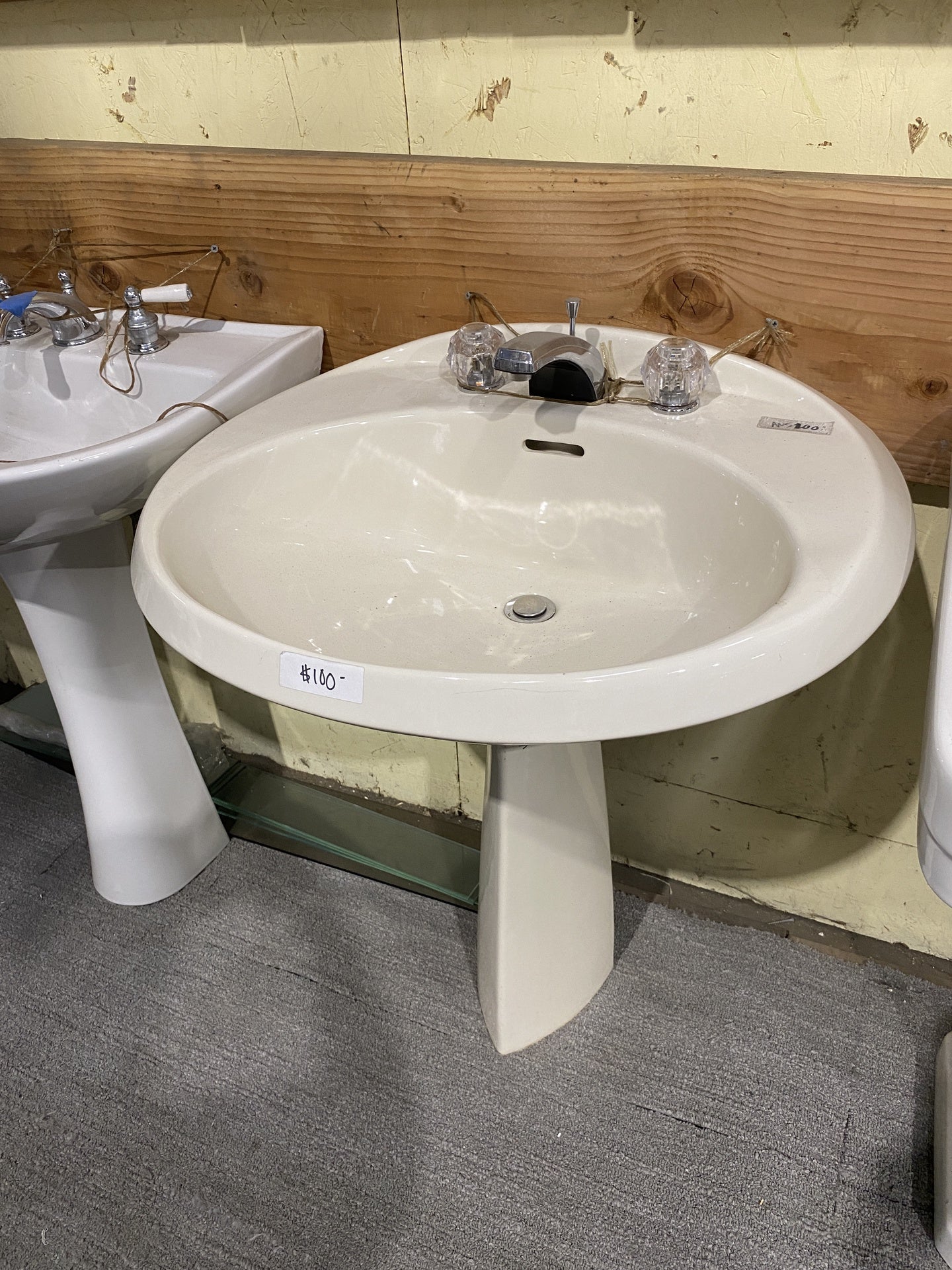 Vintage Cream Pedestal Sink AN5
