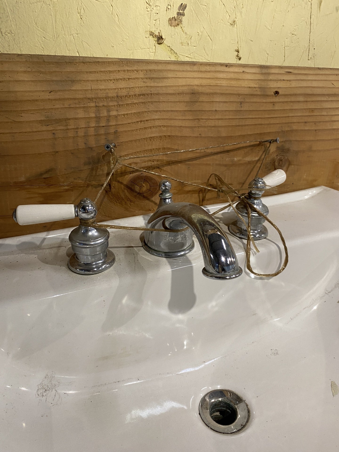 White Vintage Pedestal Sink