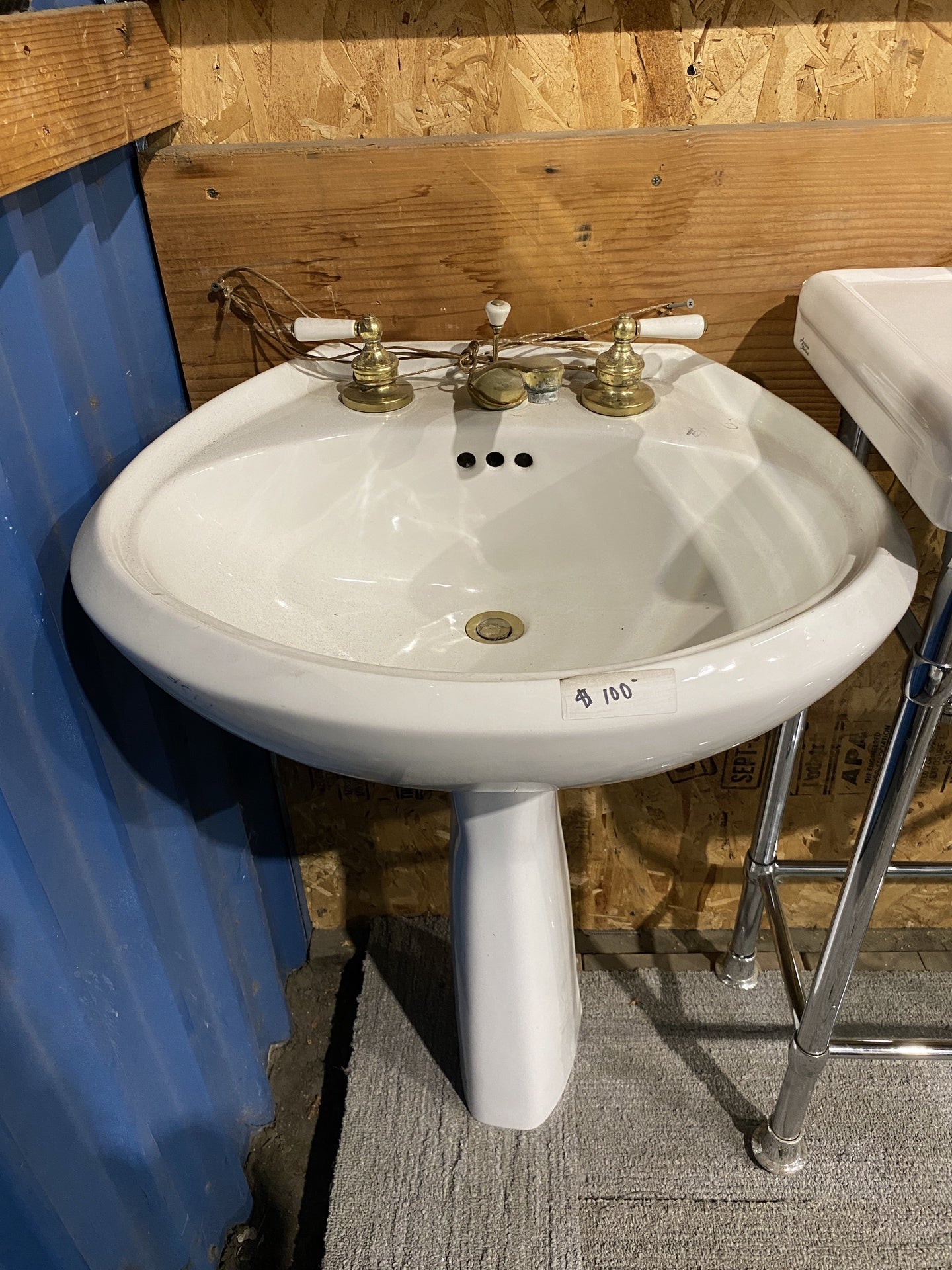 Vintage Pedestal Sink TRP