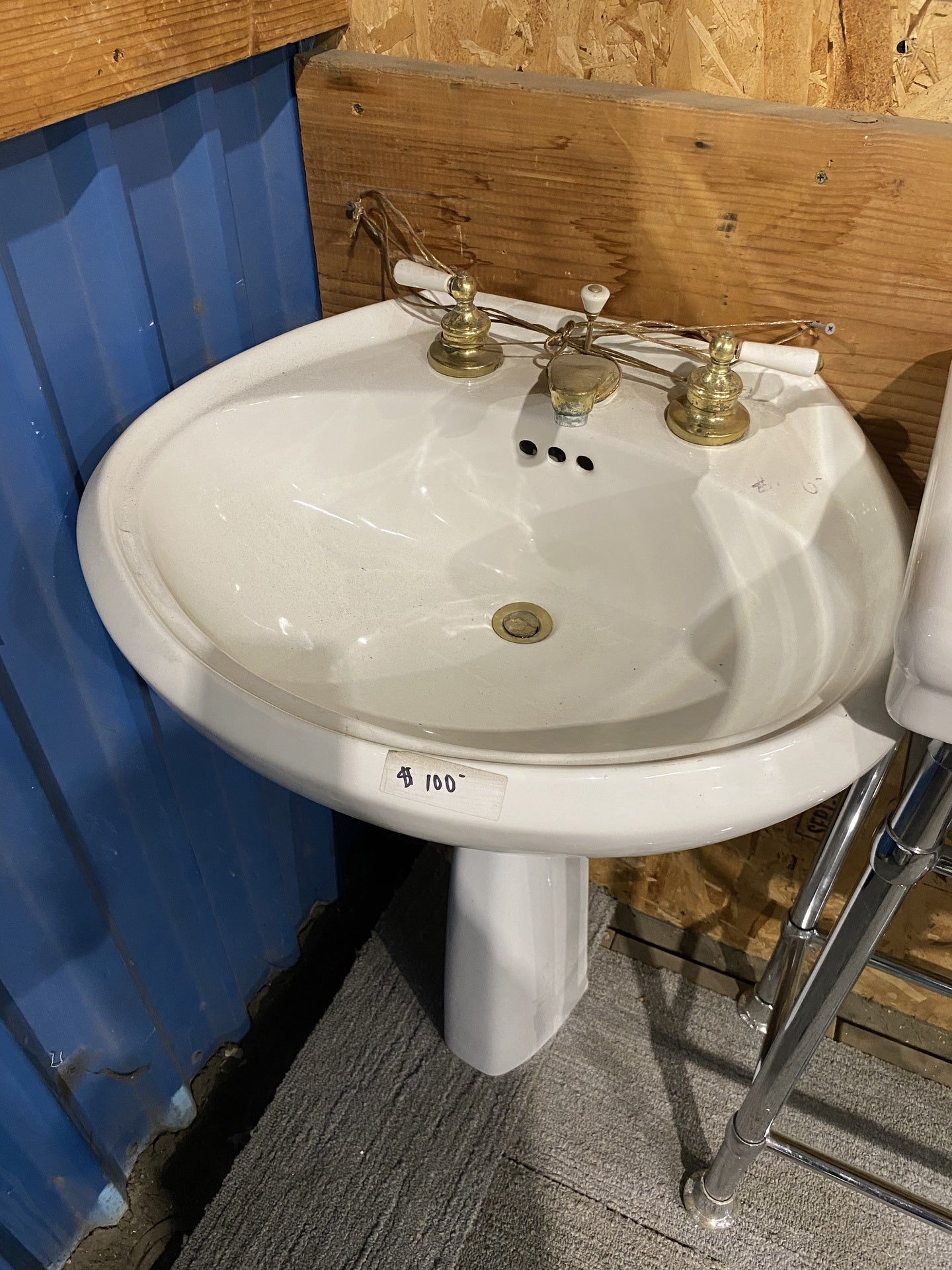 Vintage Pedestal Sink TRP
