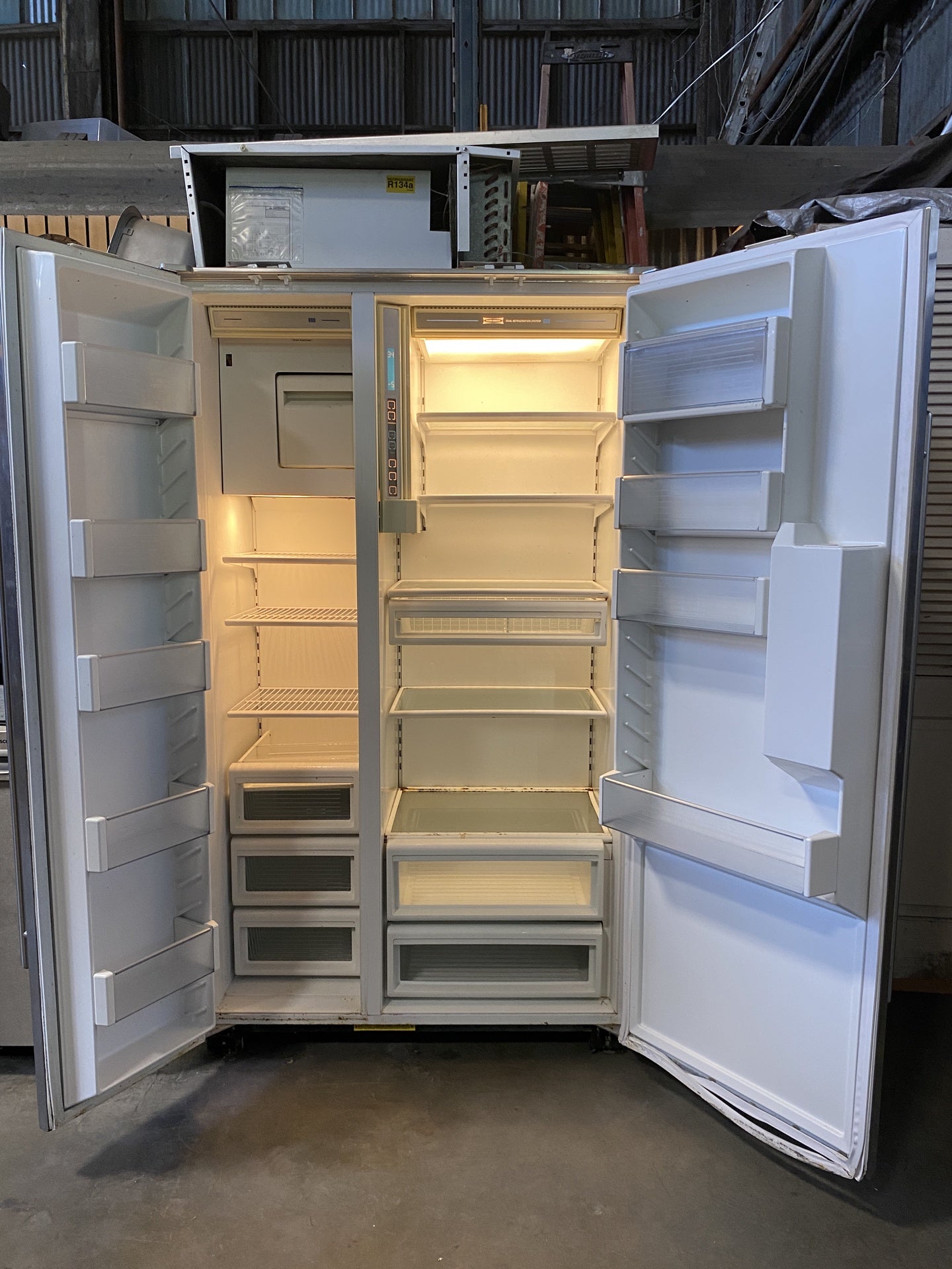 Subzero 680 Refrigerator Freezer BQ5